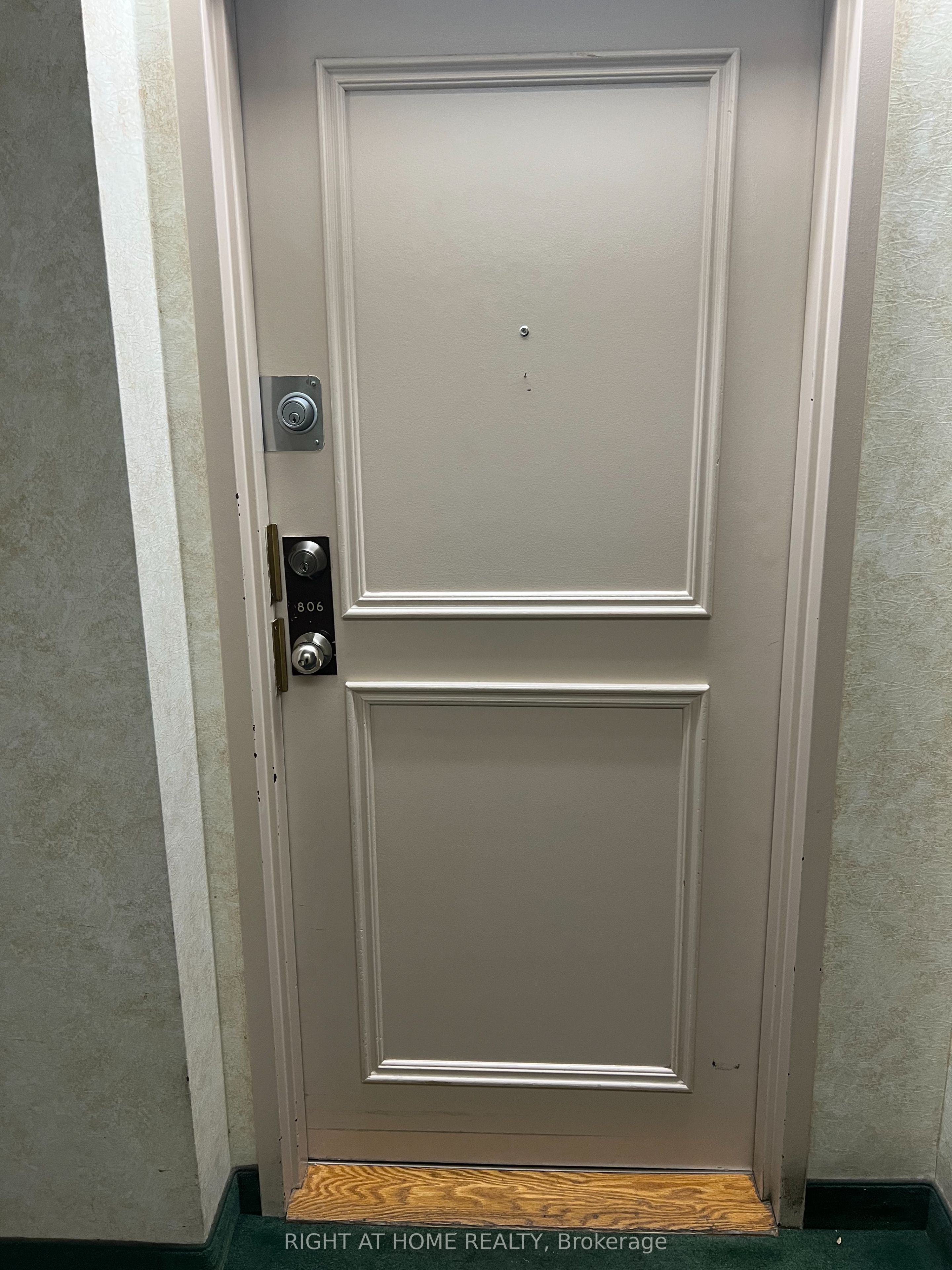 205 Hilda Avenue E 806 Property Photo 1