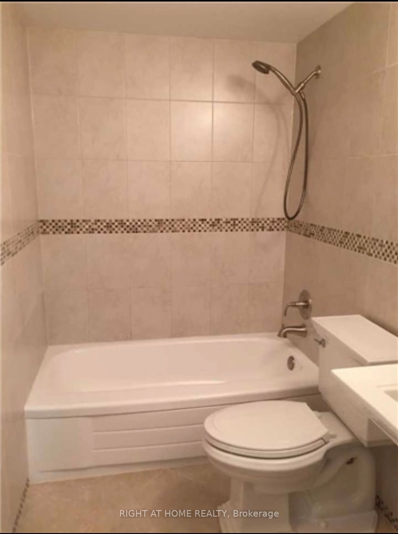 205 Hilda Avenue E 806 Property Photo 5