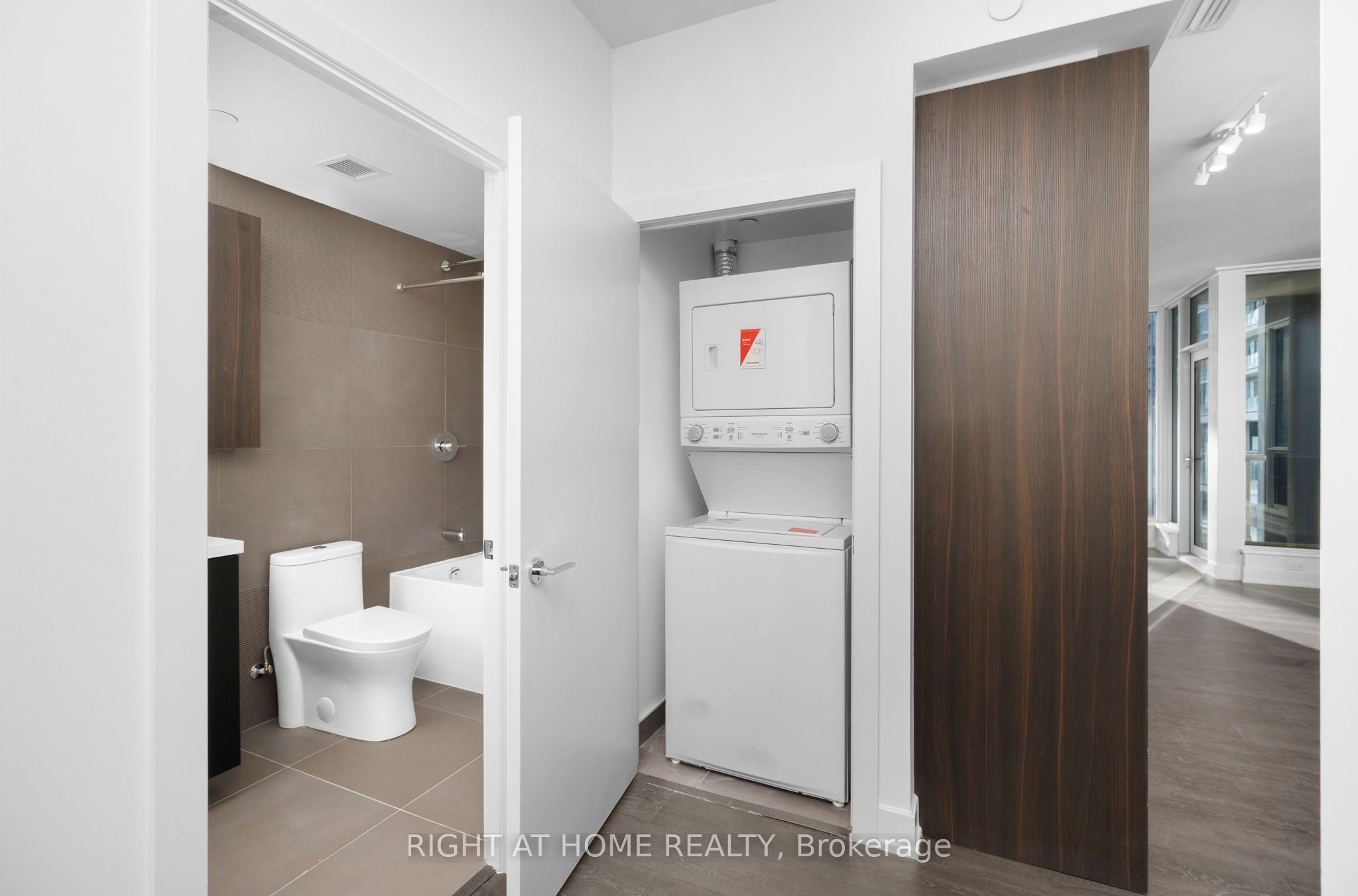 35 Mercer Street 1512 Property Photo 5