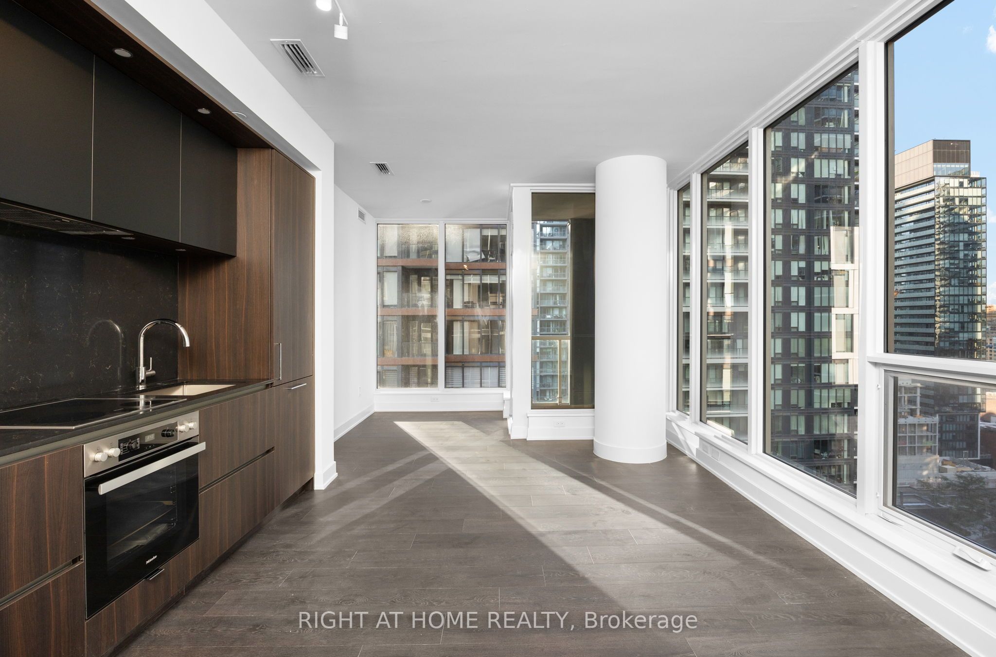 35 Mercer Street 1512 Property Photo 8