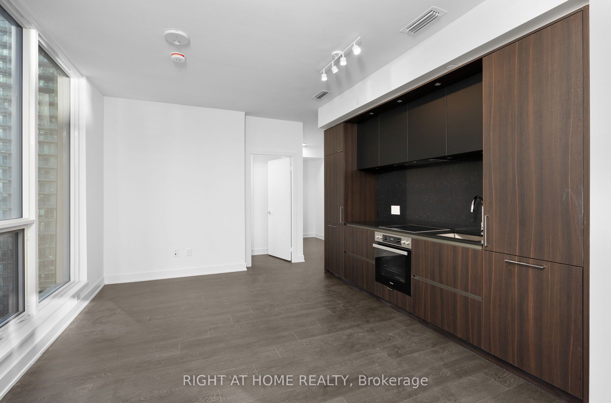 35 Mercer Street 1512 Property Photo 10