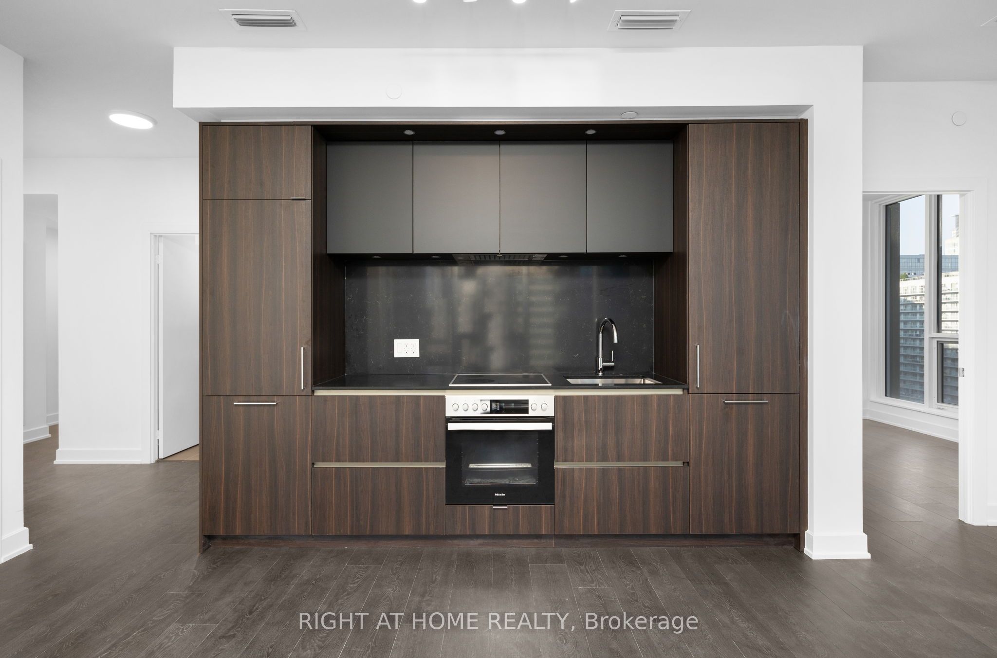 35 Mercer Street 1512 Property Photo 11