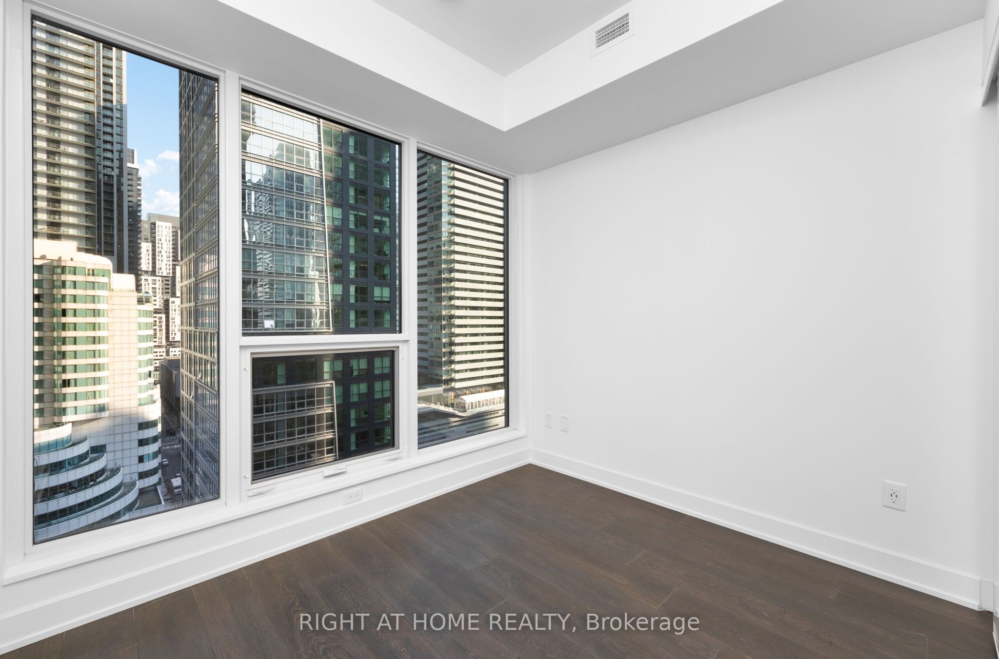 35 Mercer Street 1512 Property Photo 17