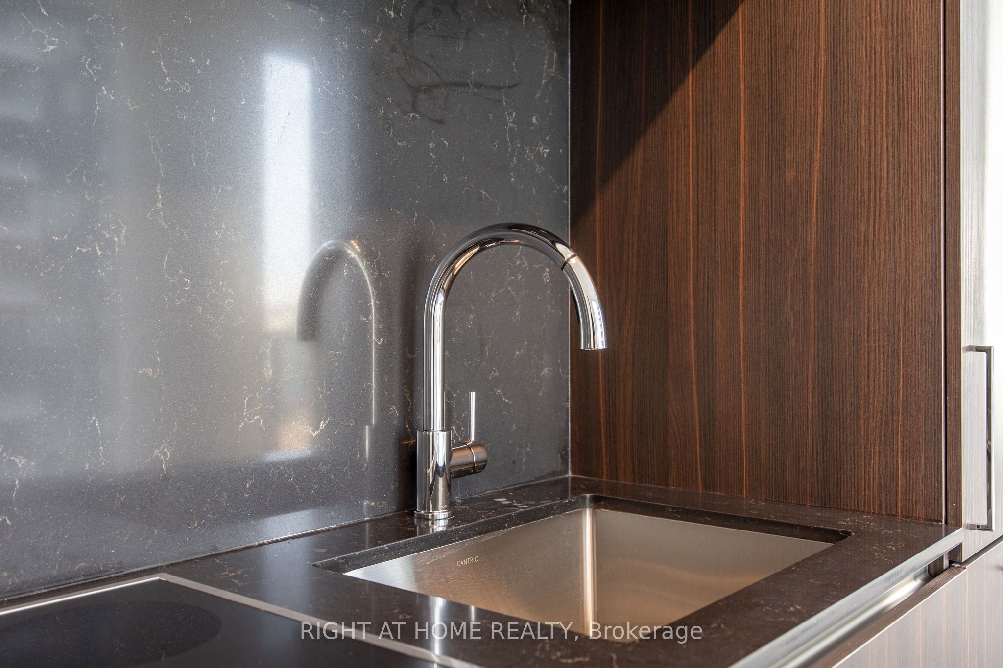 35 Mercer Street 1512 Property Photo 22