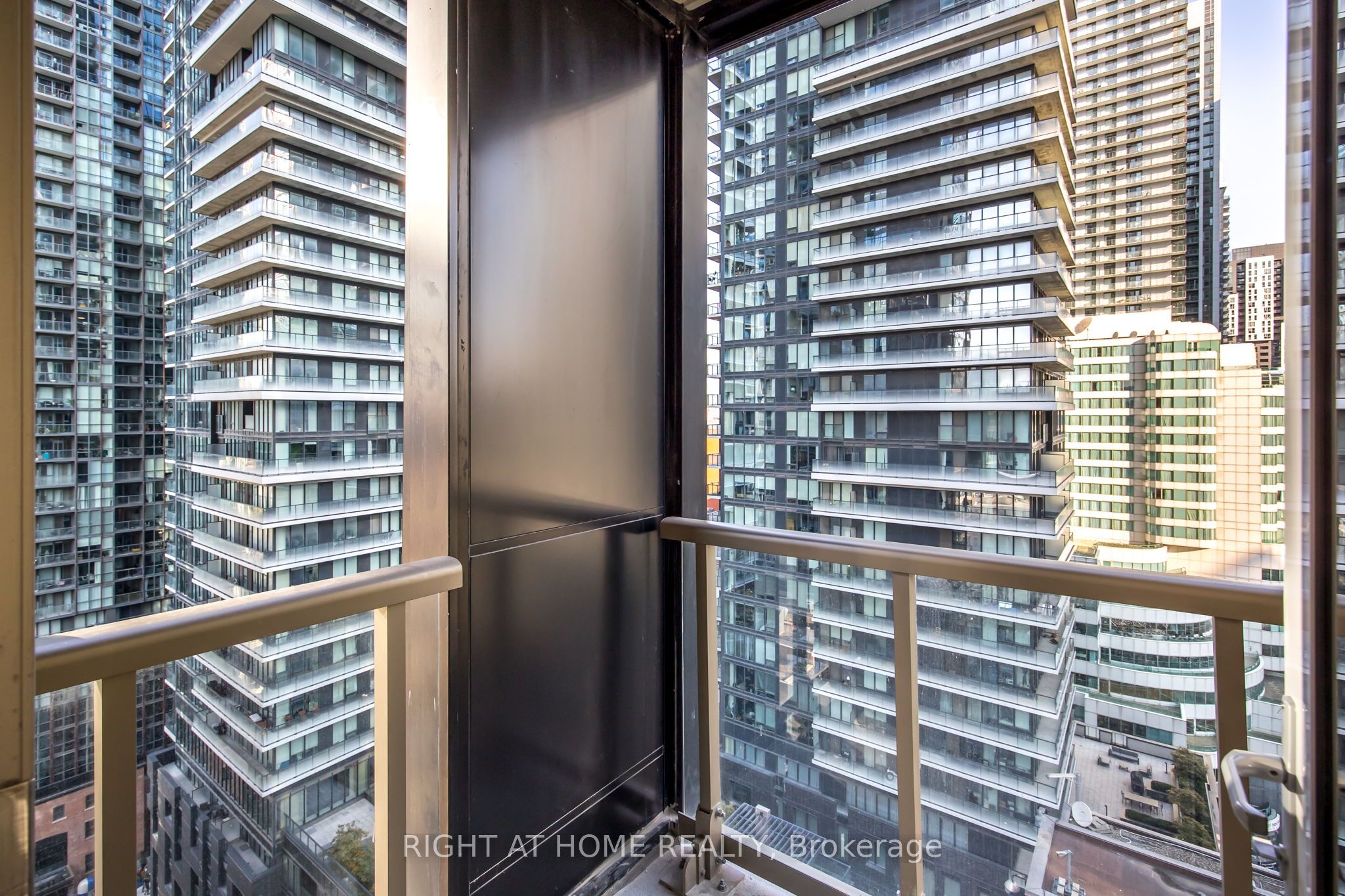 35 Mercer Street 1512 Property Photo 23