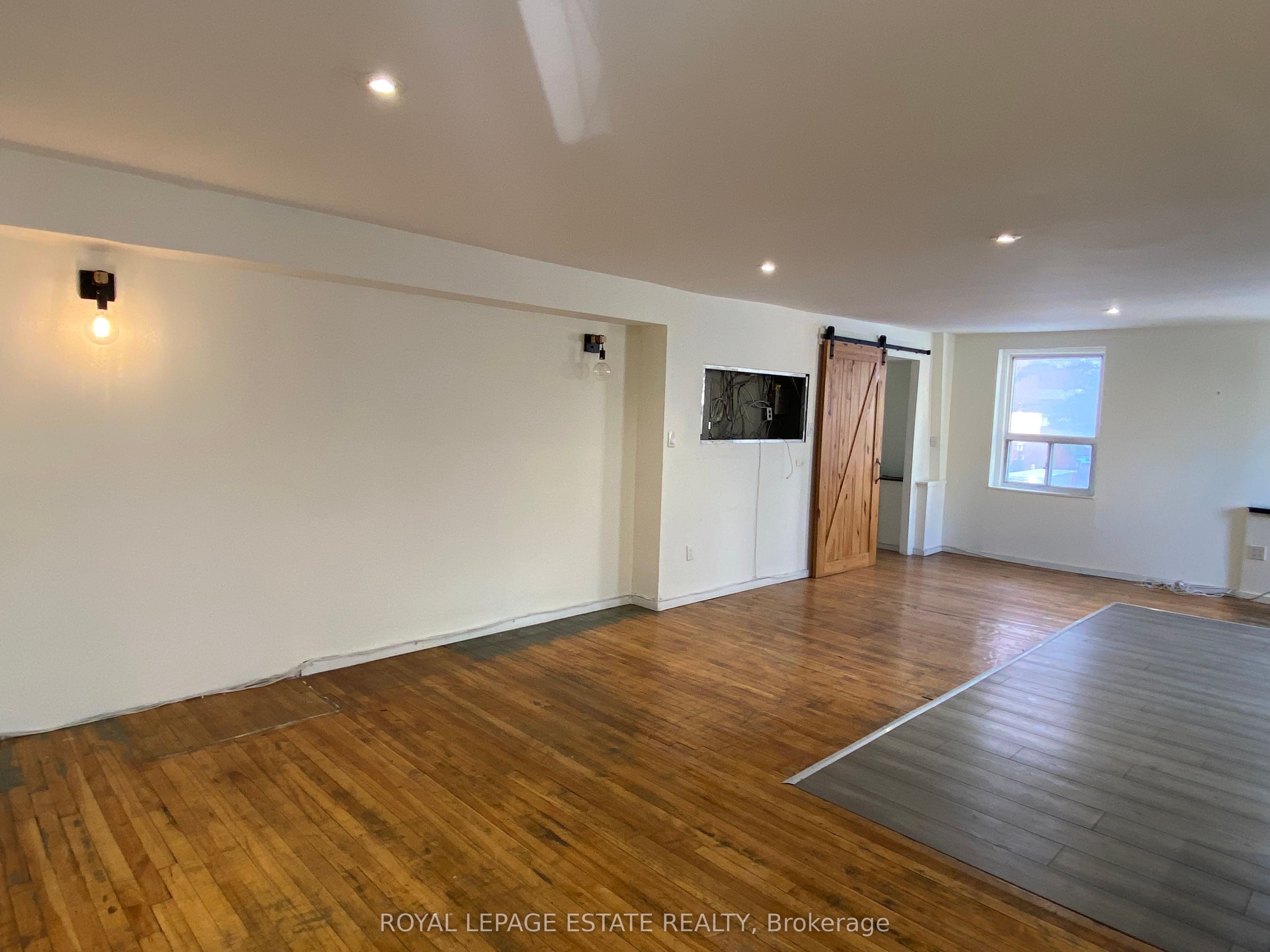 155 Richmond Street E Property Photo 7