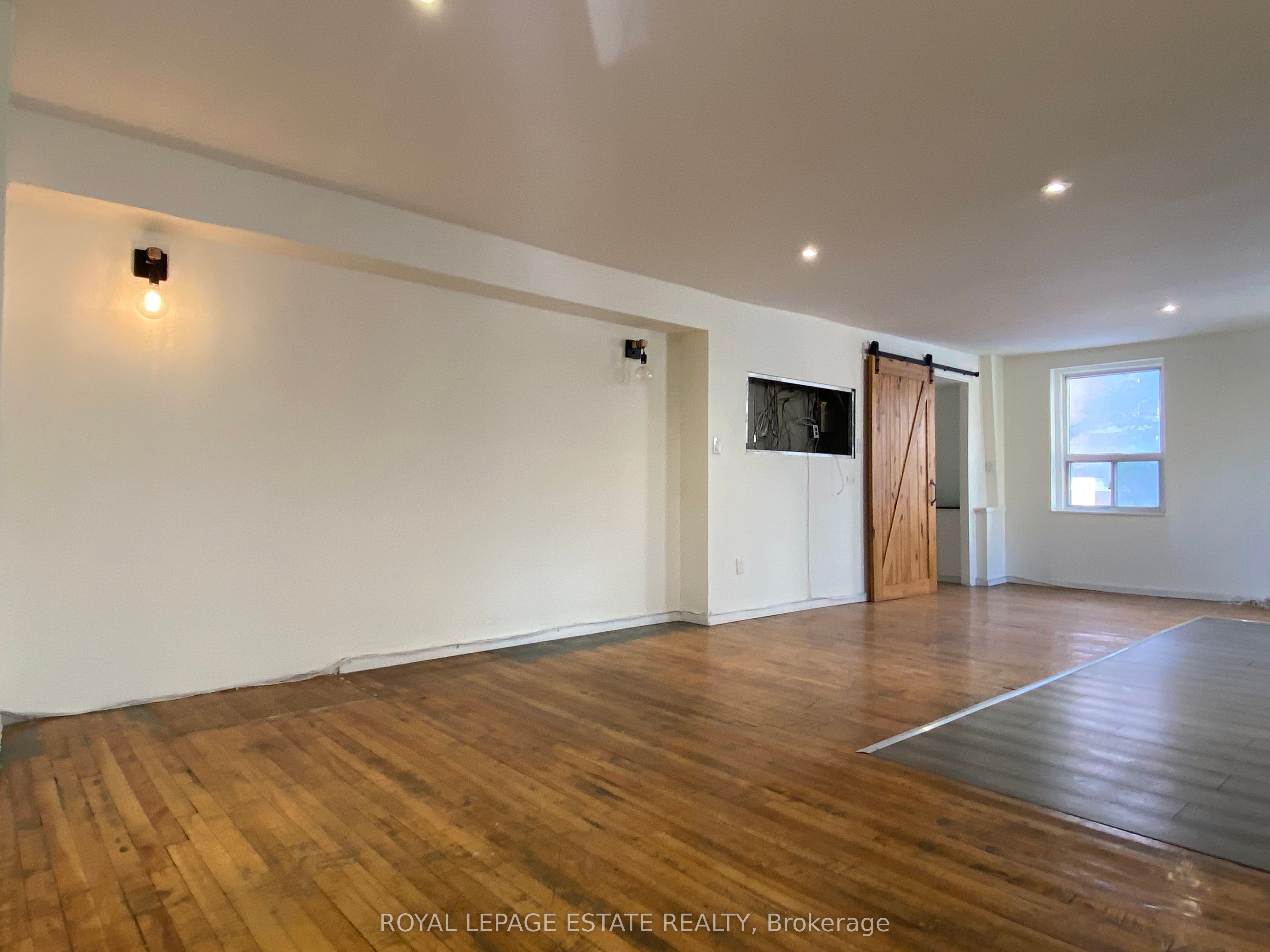 155 Richmond Street E Property Photo 8