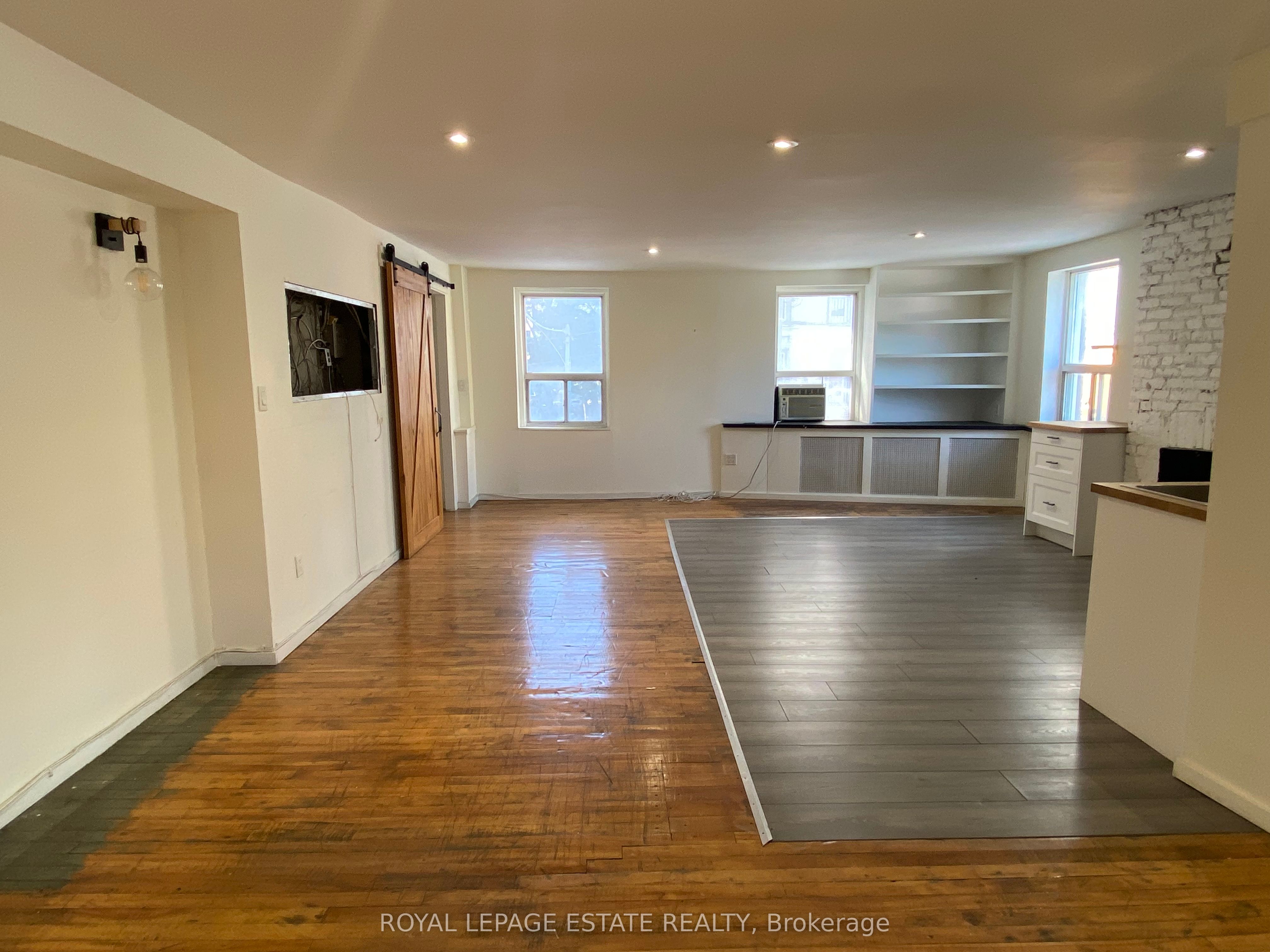 155 Richmond Street E Property Photo 9