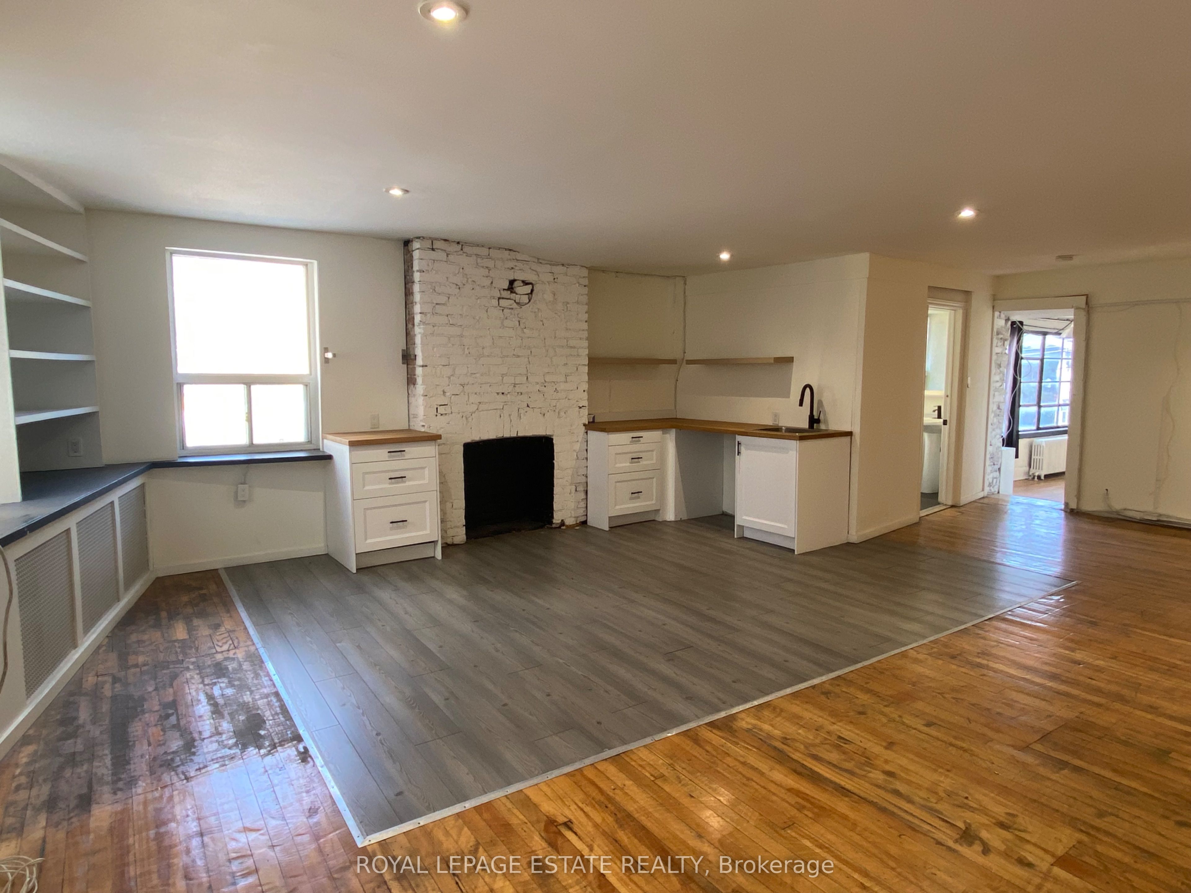 155 Richmond Street E Property Photo 11