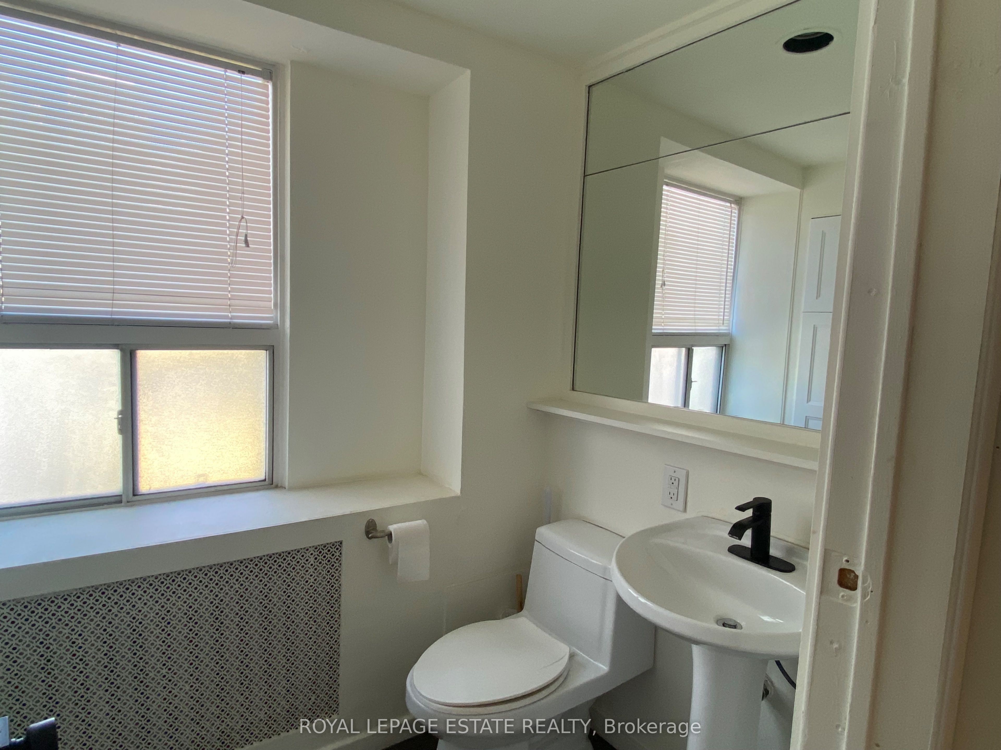 155 Richmond Street E Property Photo 16