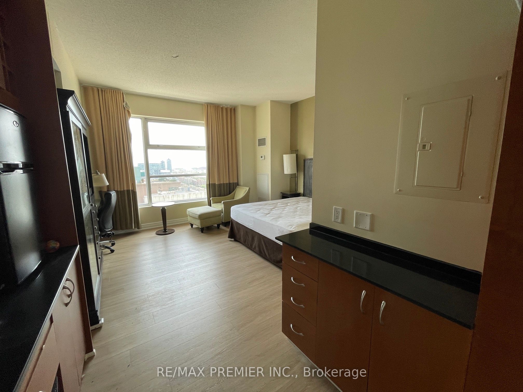 1 King Street W 2508 Property Photo 1