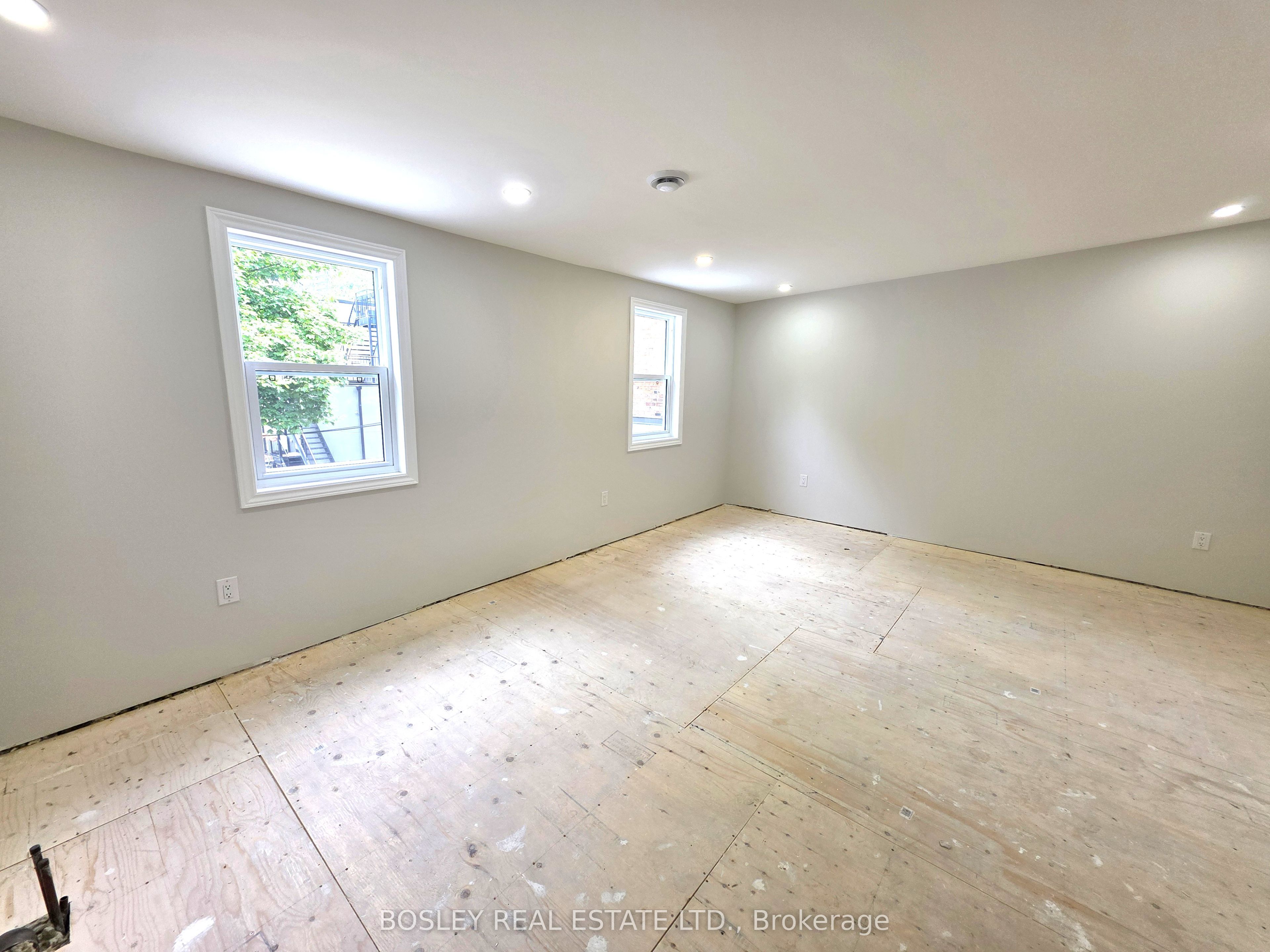 2519 Yonge Street 2nd Floor Property Photo 3