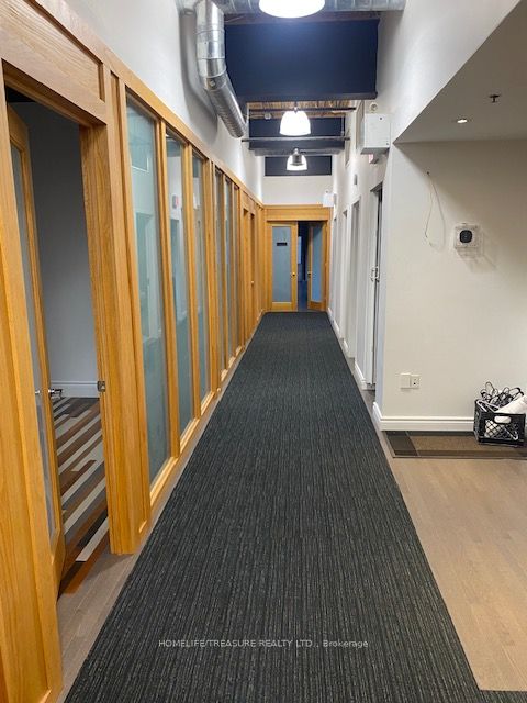 243 Queen Street W 3rd Flr Property Photo 2