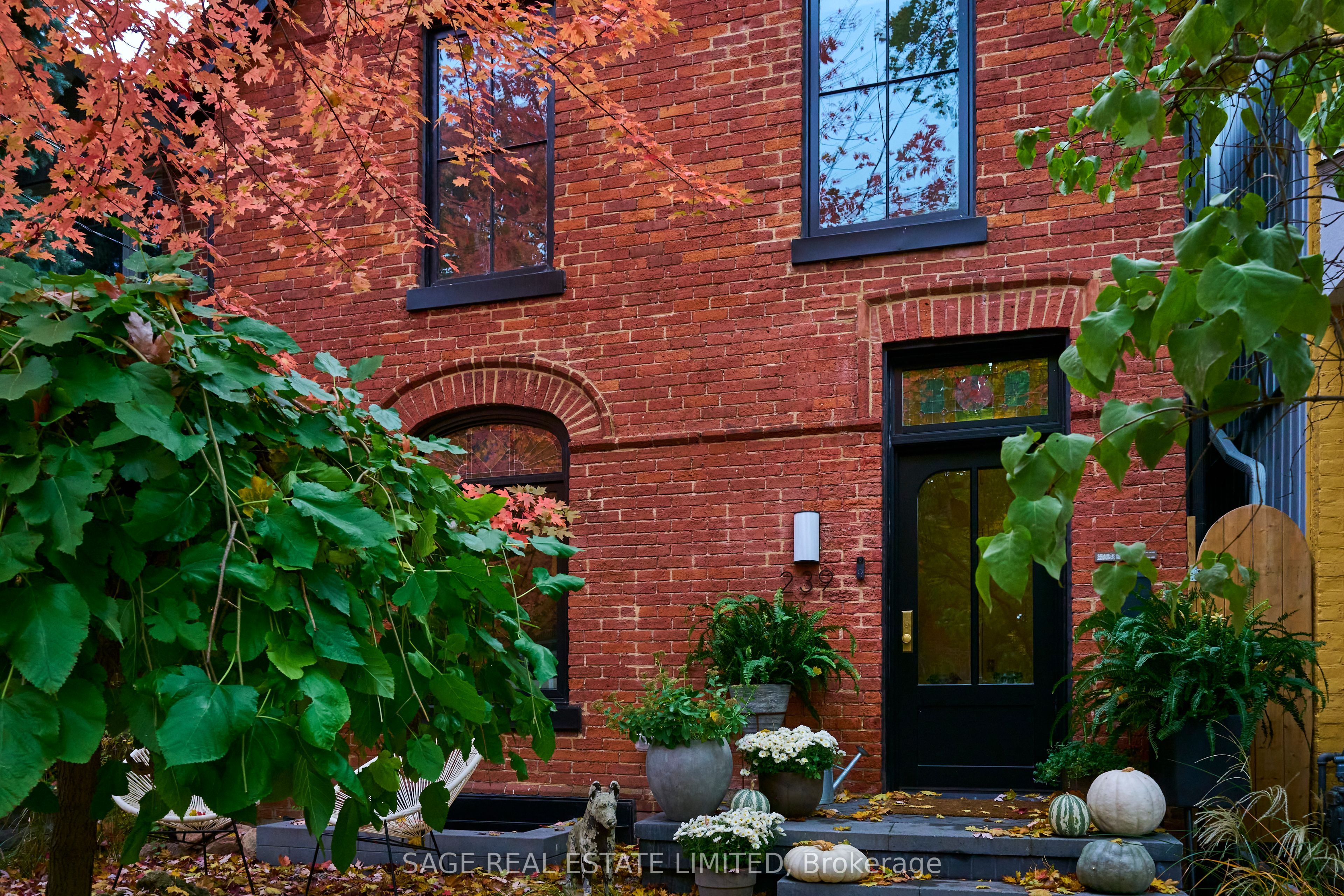 239 Borden Street Property Photo 1