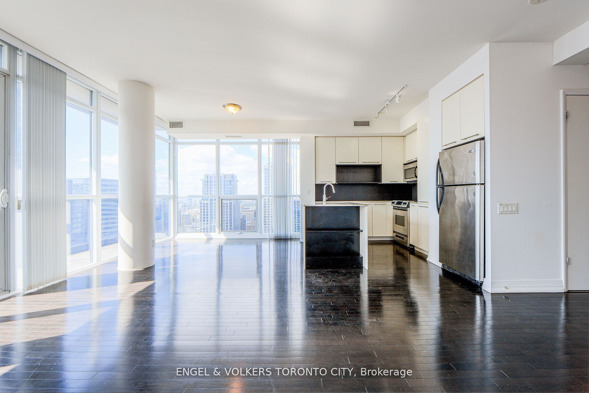 21 Carlton Street 4205 Property Photo 1