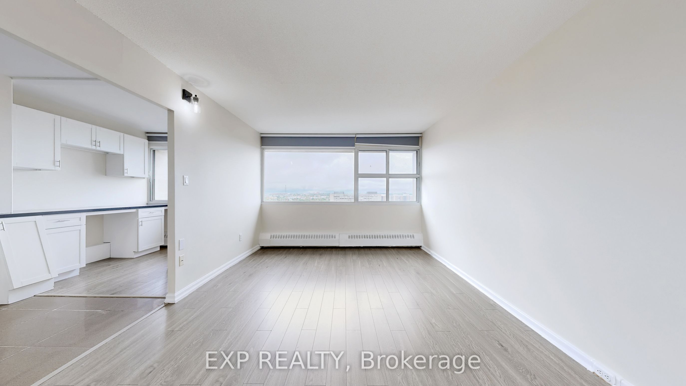 715 Don Mills Road 2204 Property Photo 3