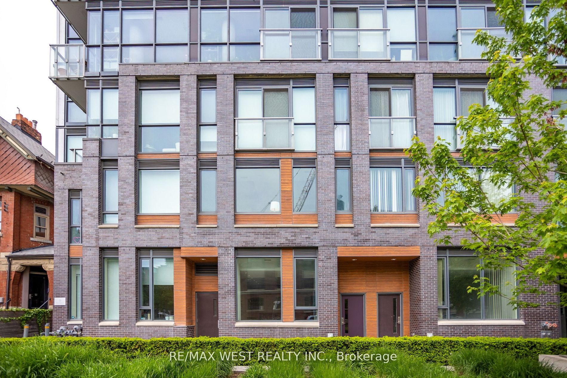 508 Wellington Street W TH02 Property Photo 1