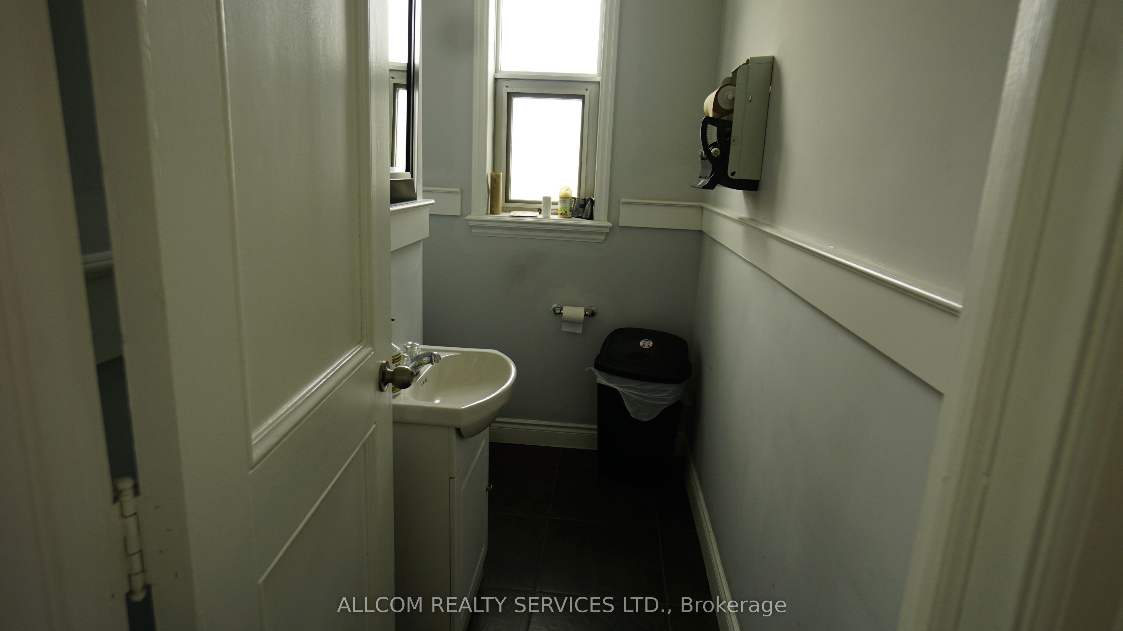 876 Eglinton Avenue E Property Photo 6