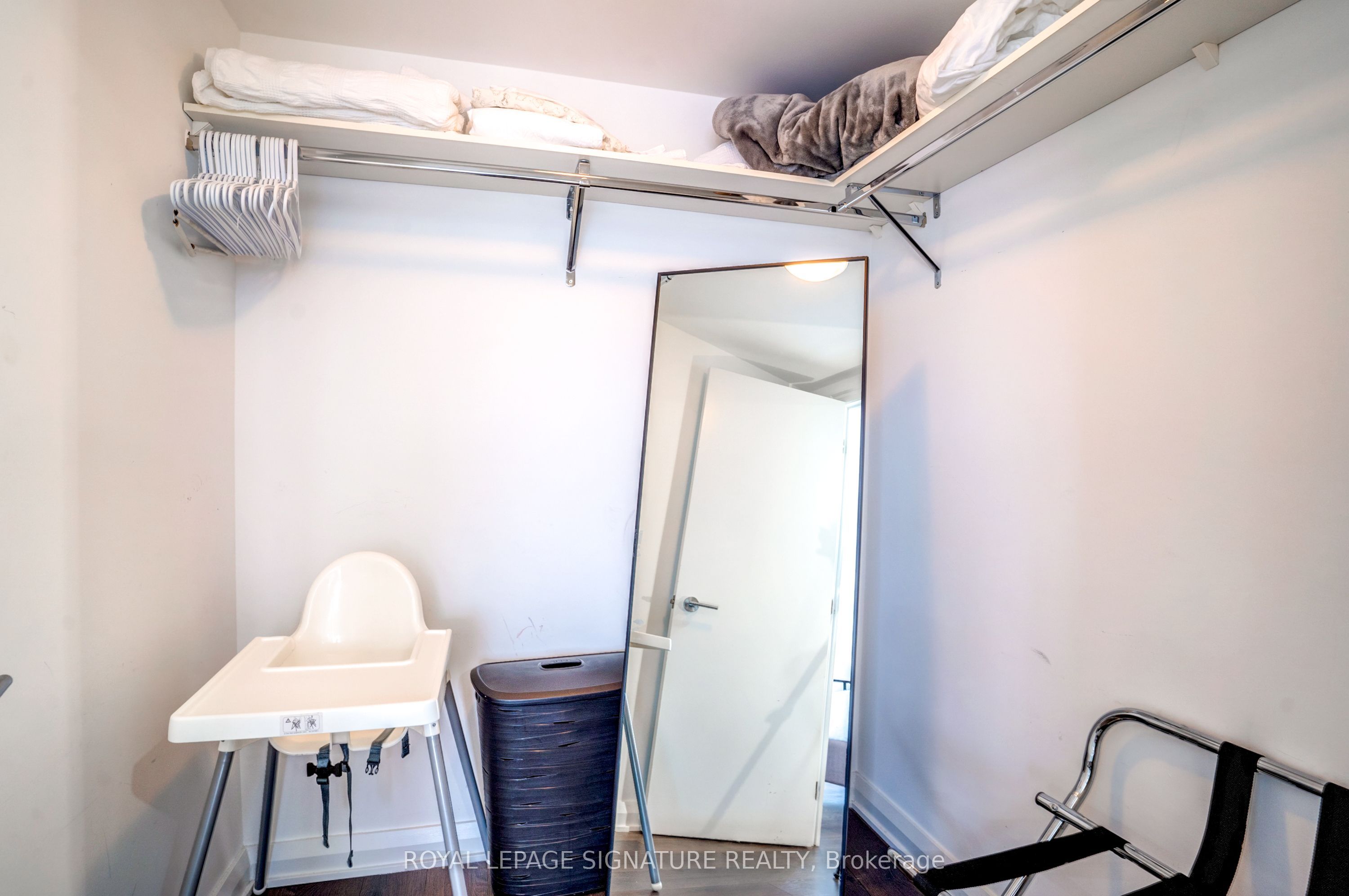 155 Yorkville Avenue 1218 Property Photo 16