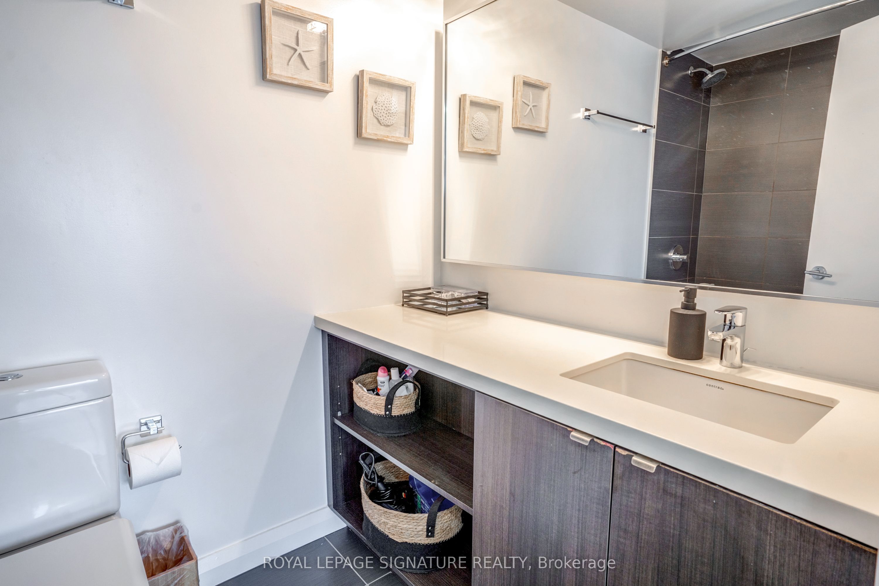 155 Yorkville Avenue 1218 Property Photo 18