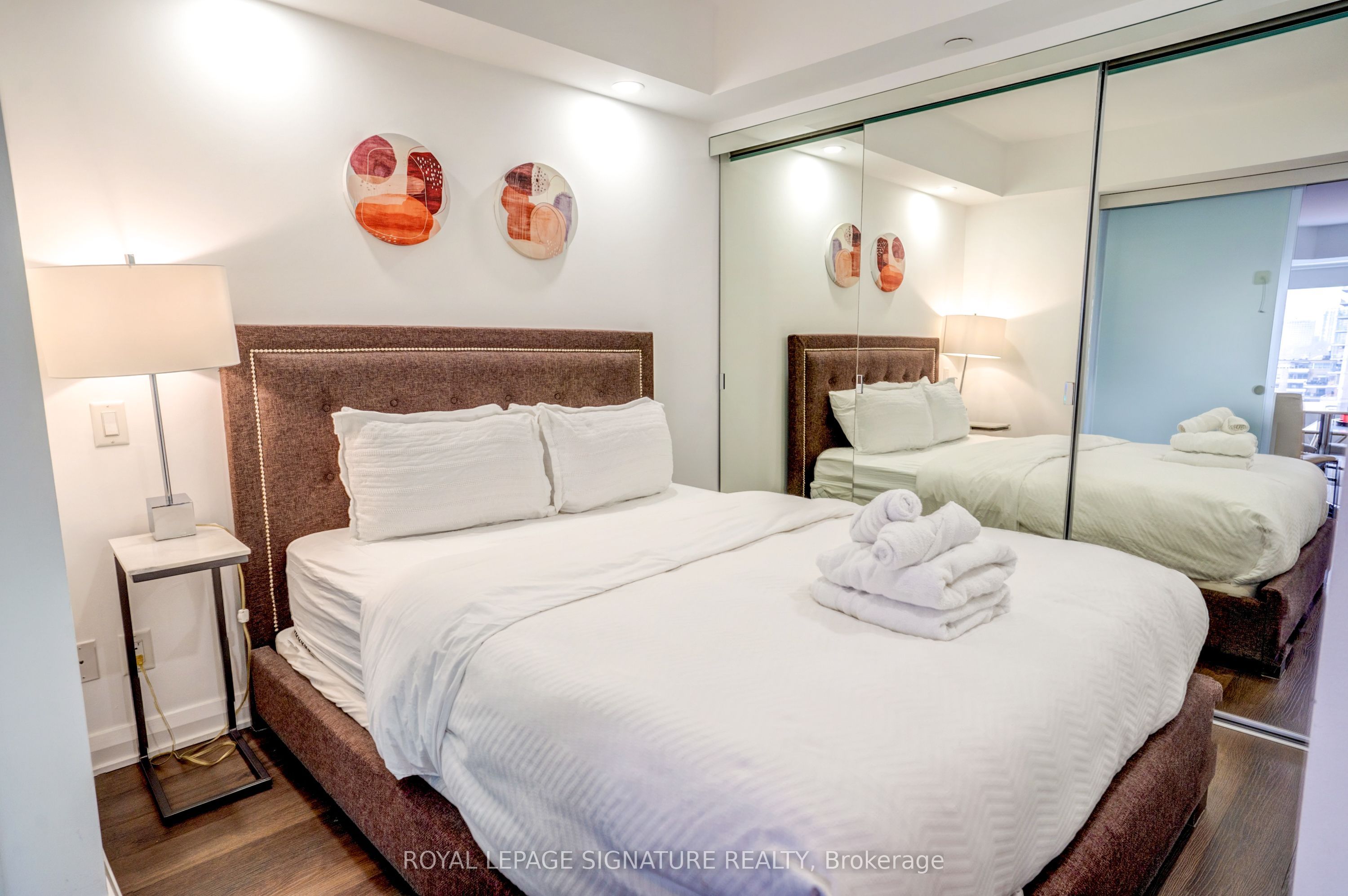 155 Yorkville Avenue 1218 Property Photo 19