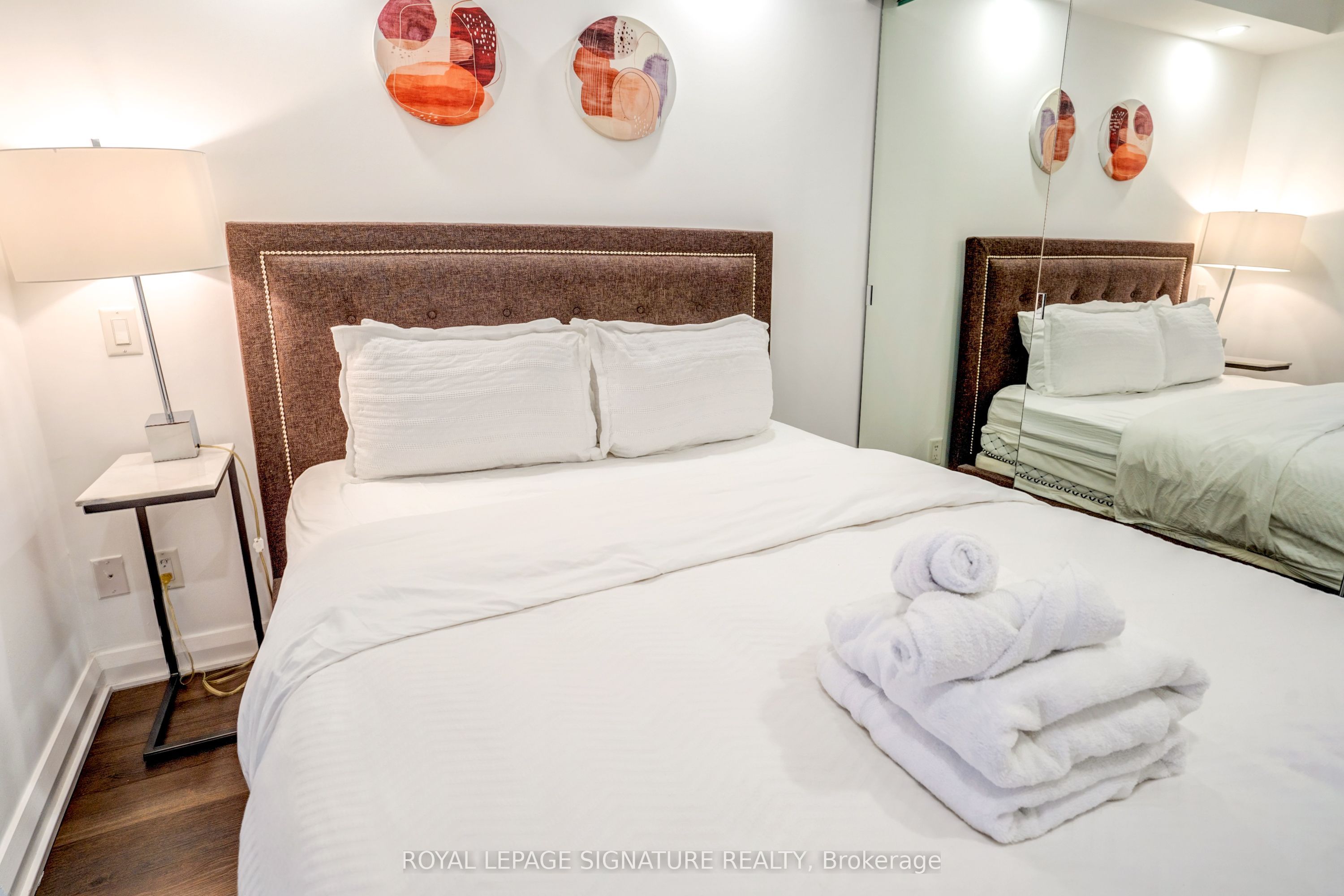 155 Yorkville Avenue 1218 Property Photo 20