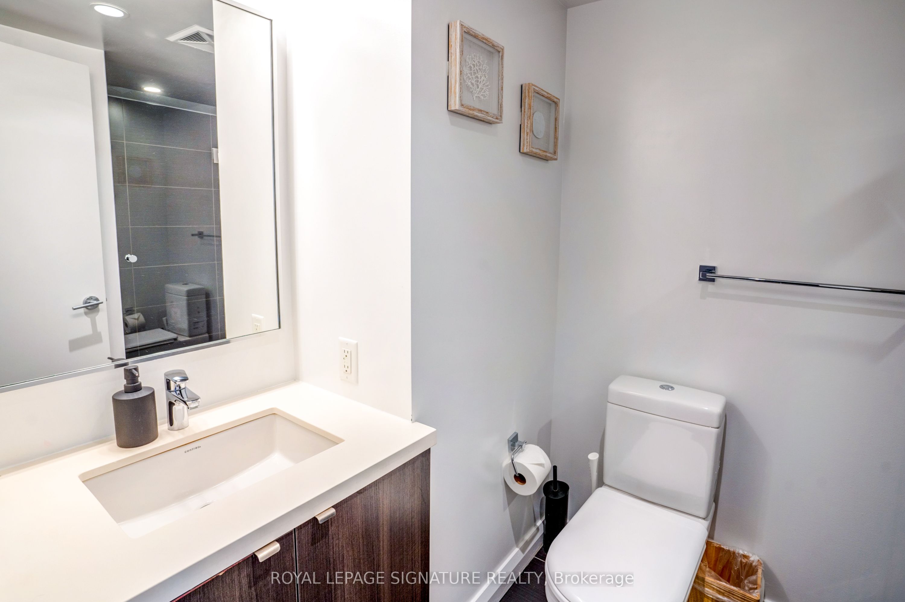 155 Yorkville Avenue 1218 Property Photo 22