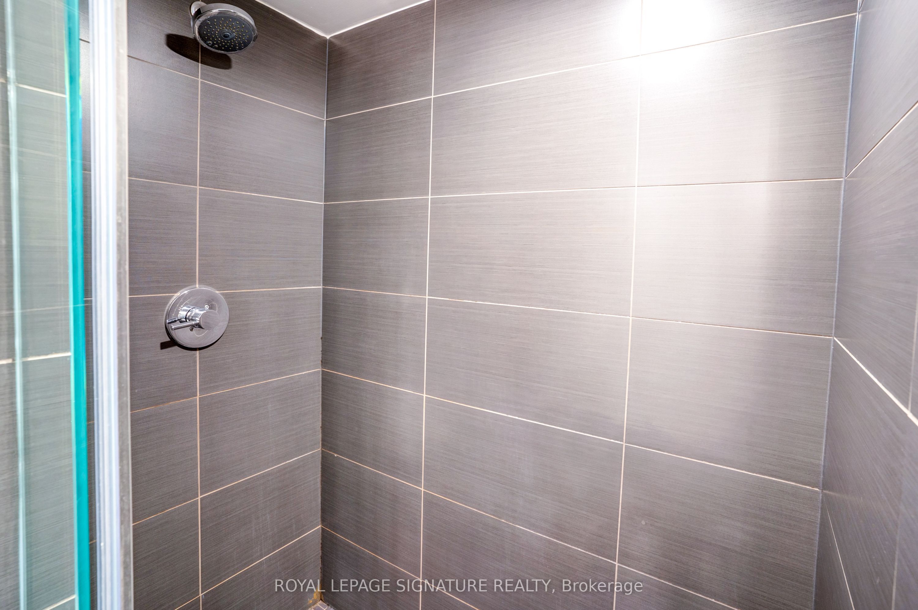 155 Yorkville Avenue 1218 Property Photo 23