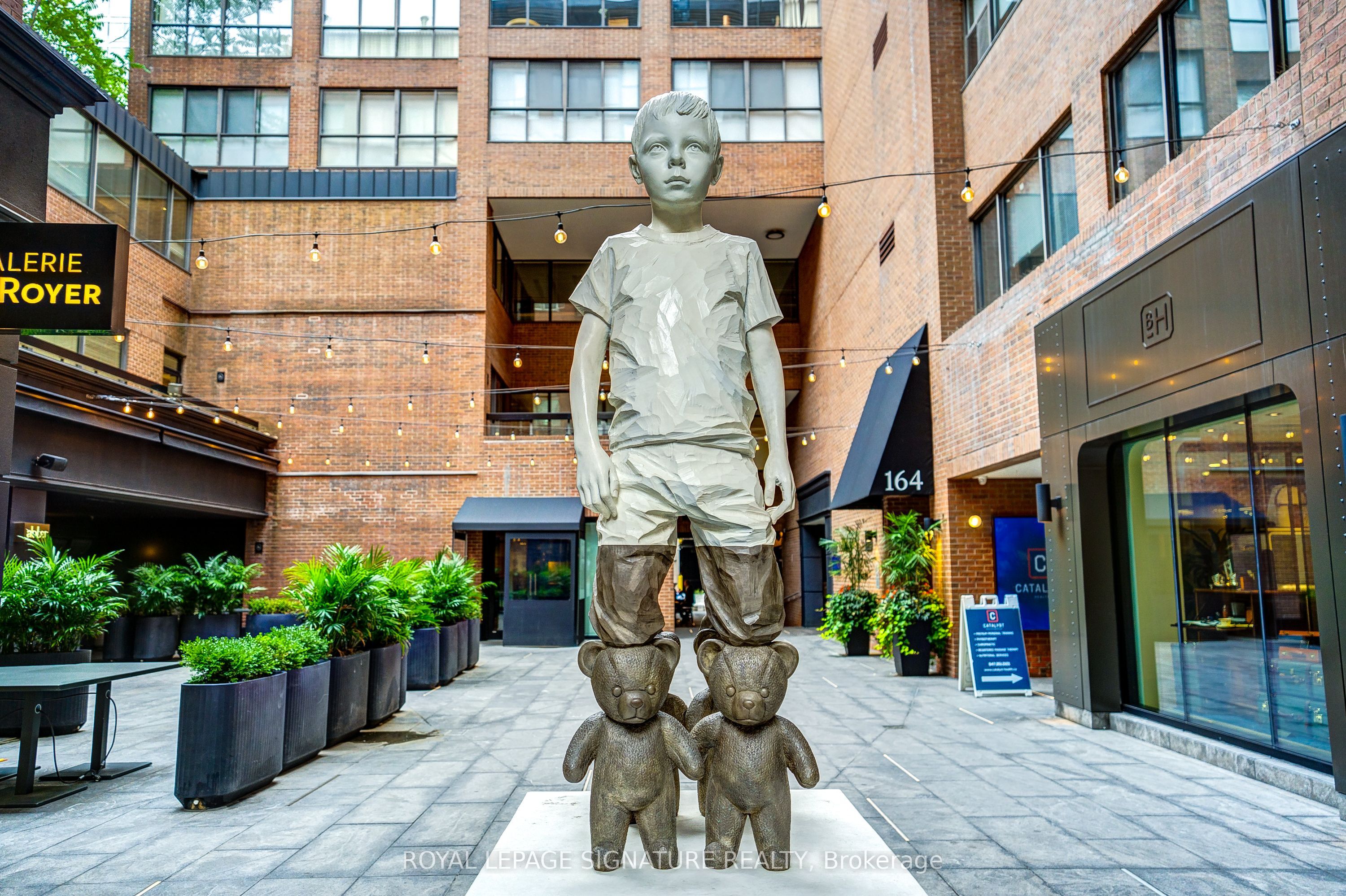 155 Yorkville Avenue 1218 Property Photo 26