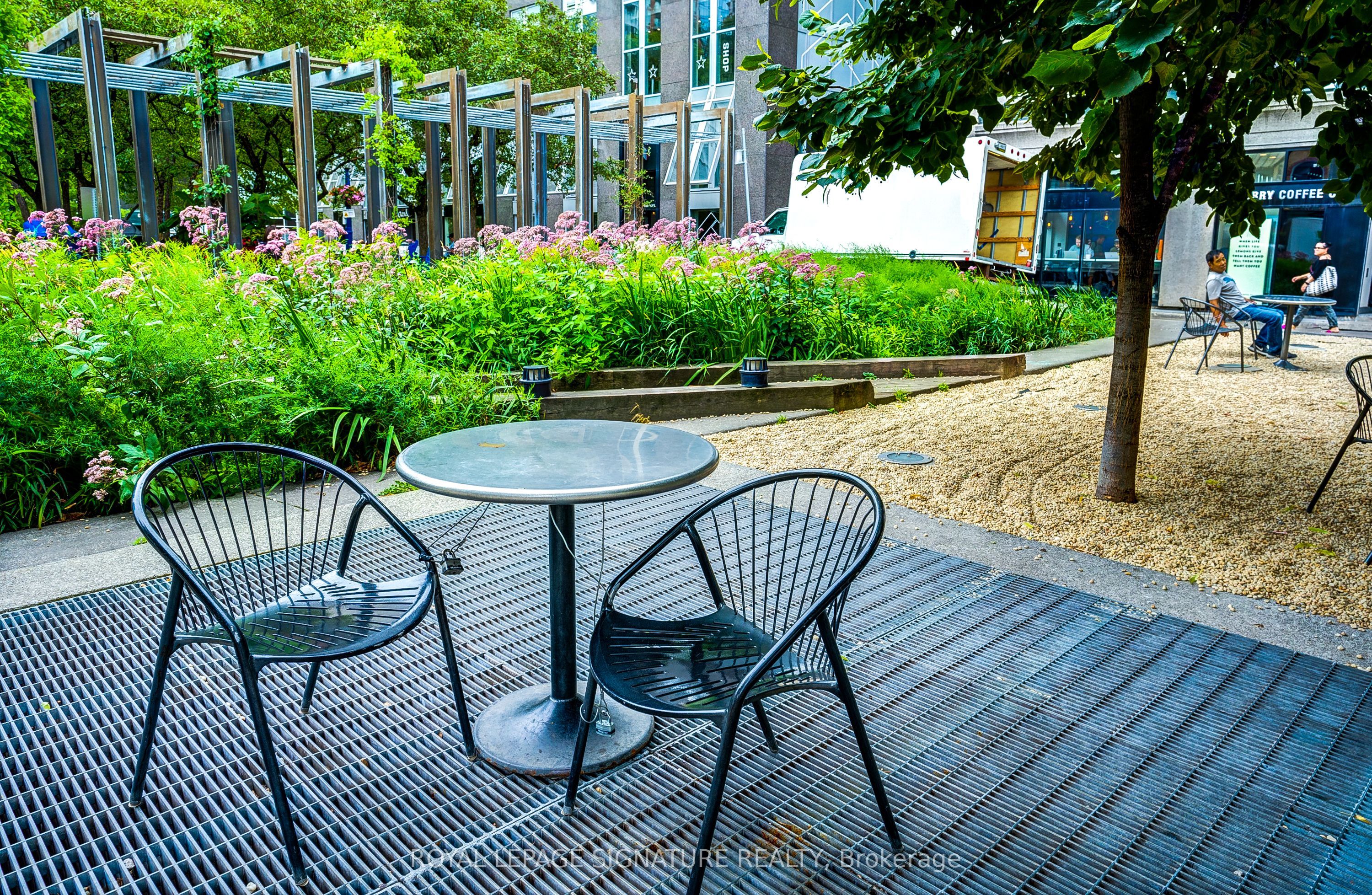 155 Yorkville Avenue 1218 Property Photo 29