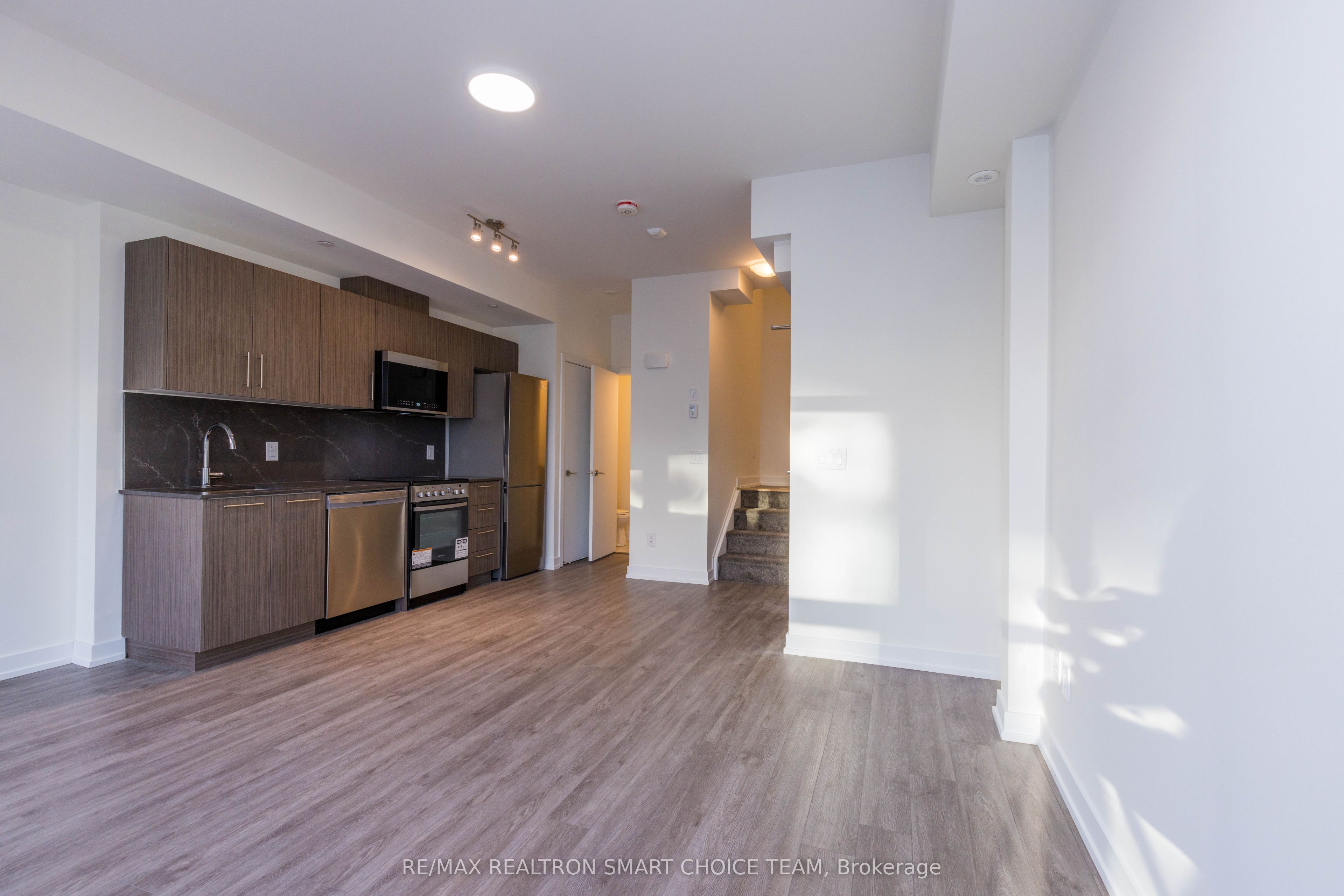 871 Sheppard Avenue W 41 Property Photo 6