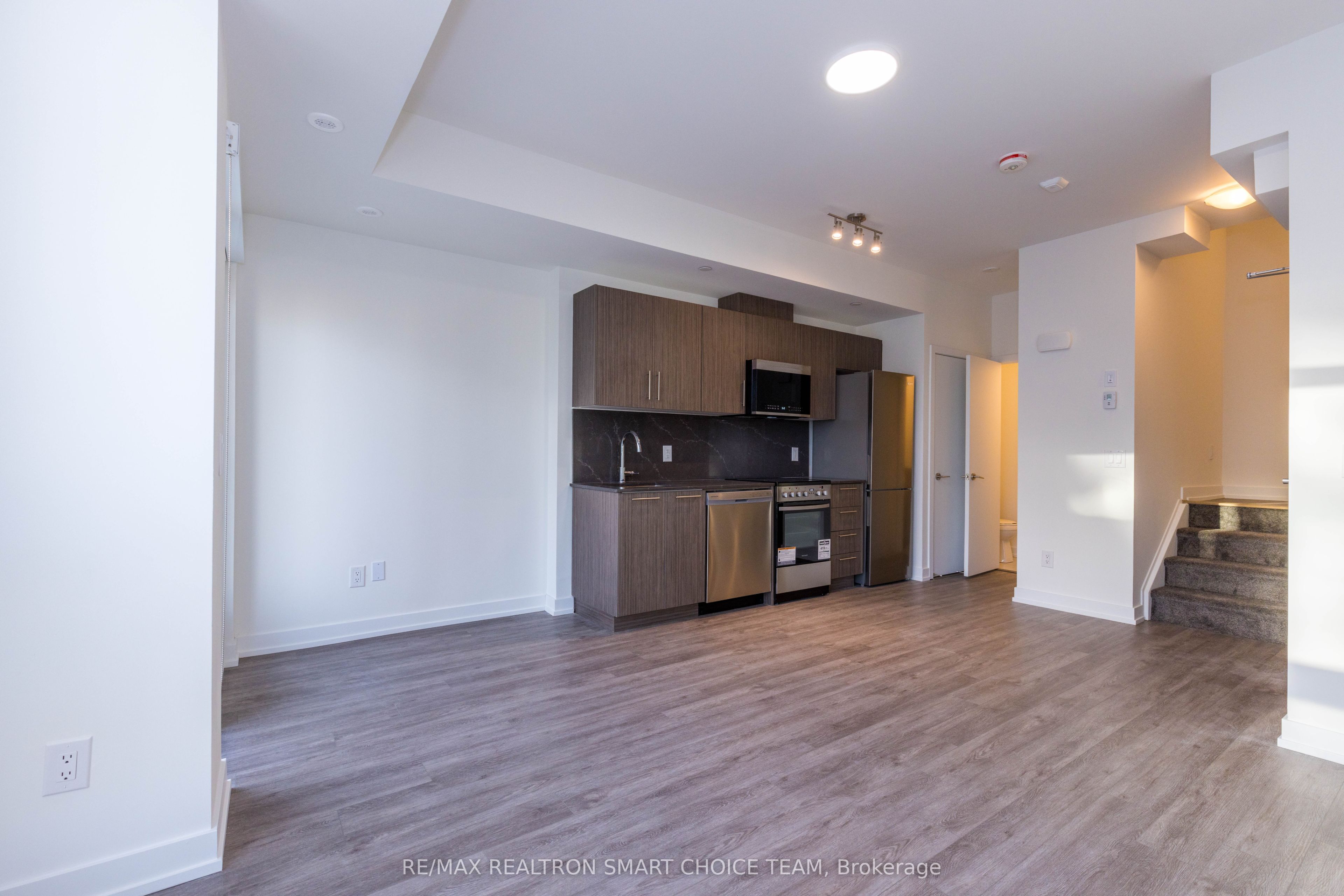 871 Sheppard Avenue W 41 Property Photo 9