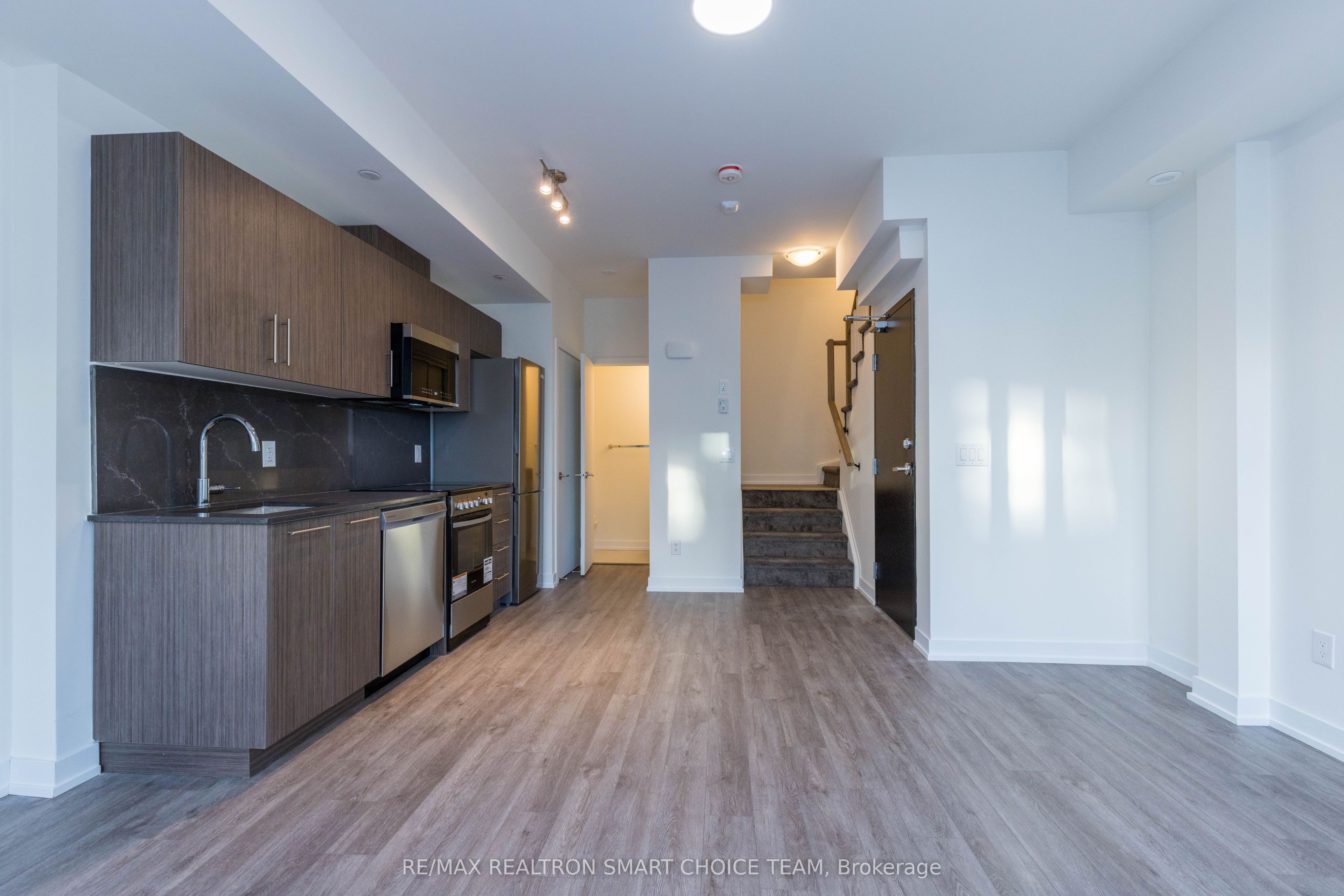 871 Sheppard Avenue W 41 Property Photo 10