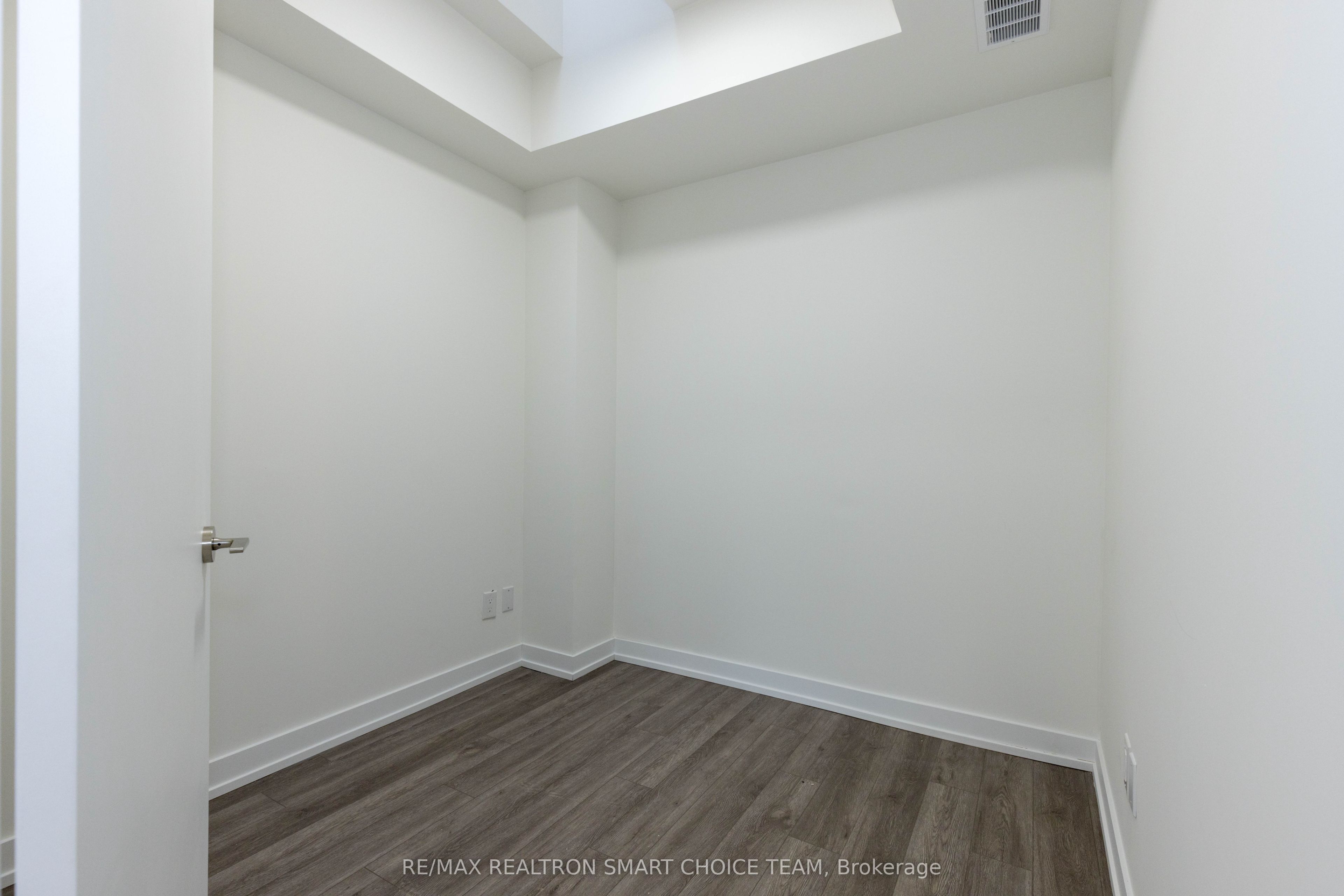 871 Sheppard Avenue W 41 Property Photo 18