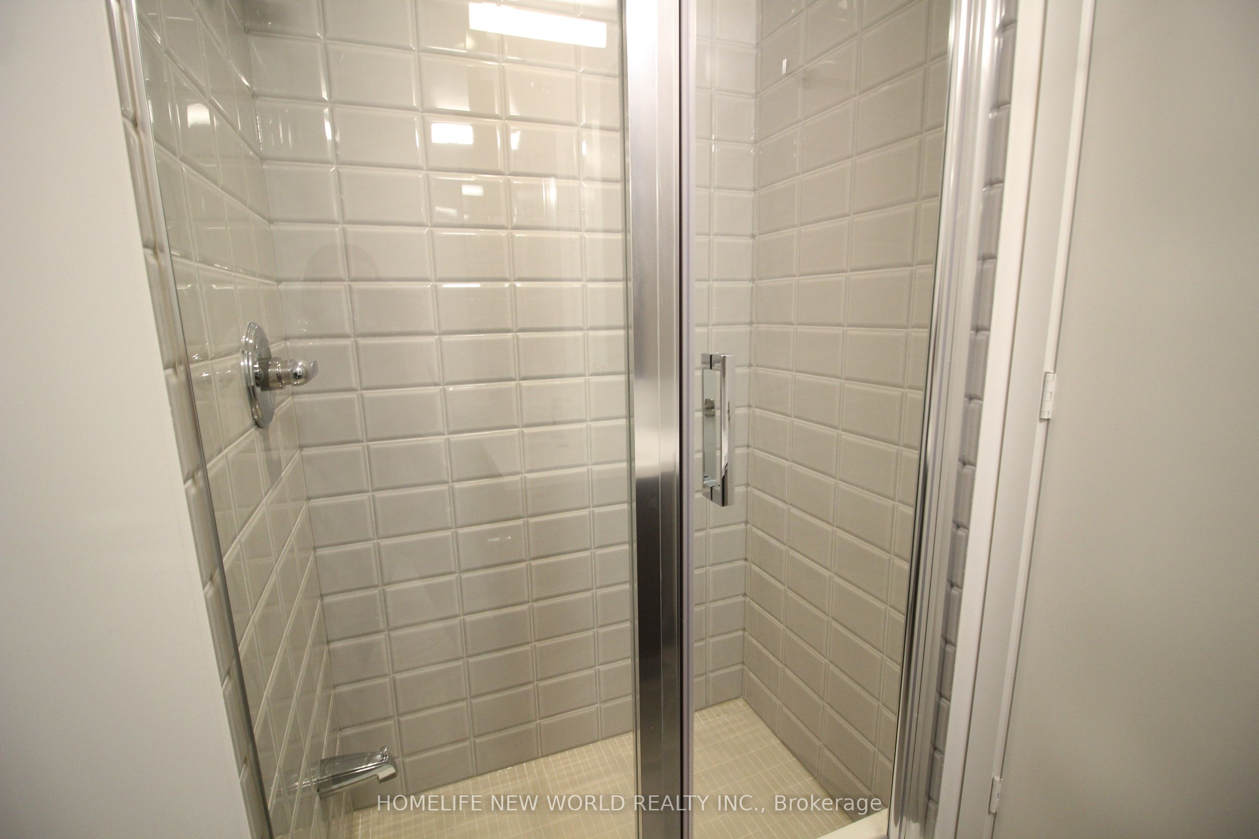 203 College Street 906 Property Photo 8