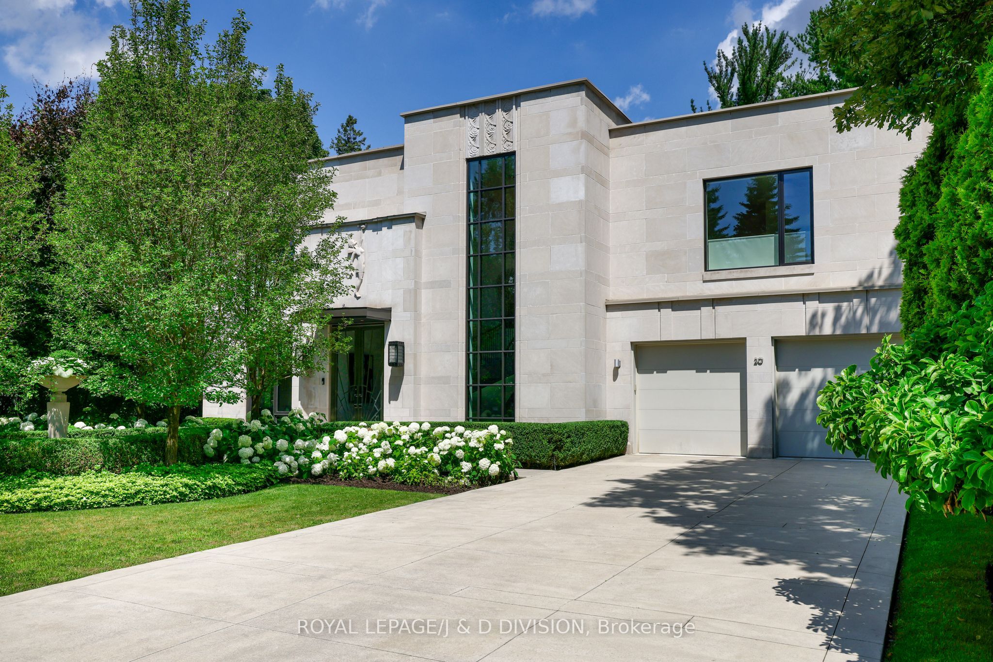 20 Forest Glen Crescent Property Photo 1