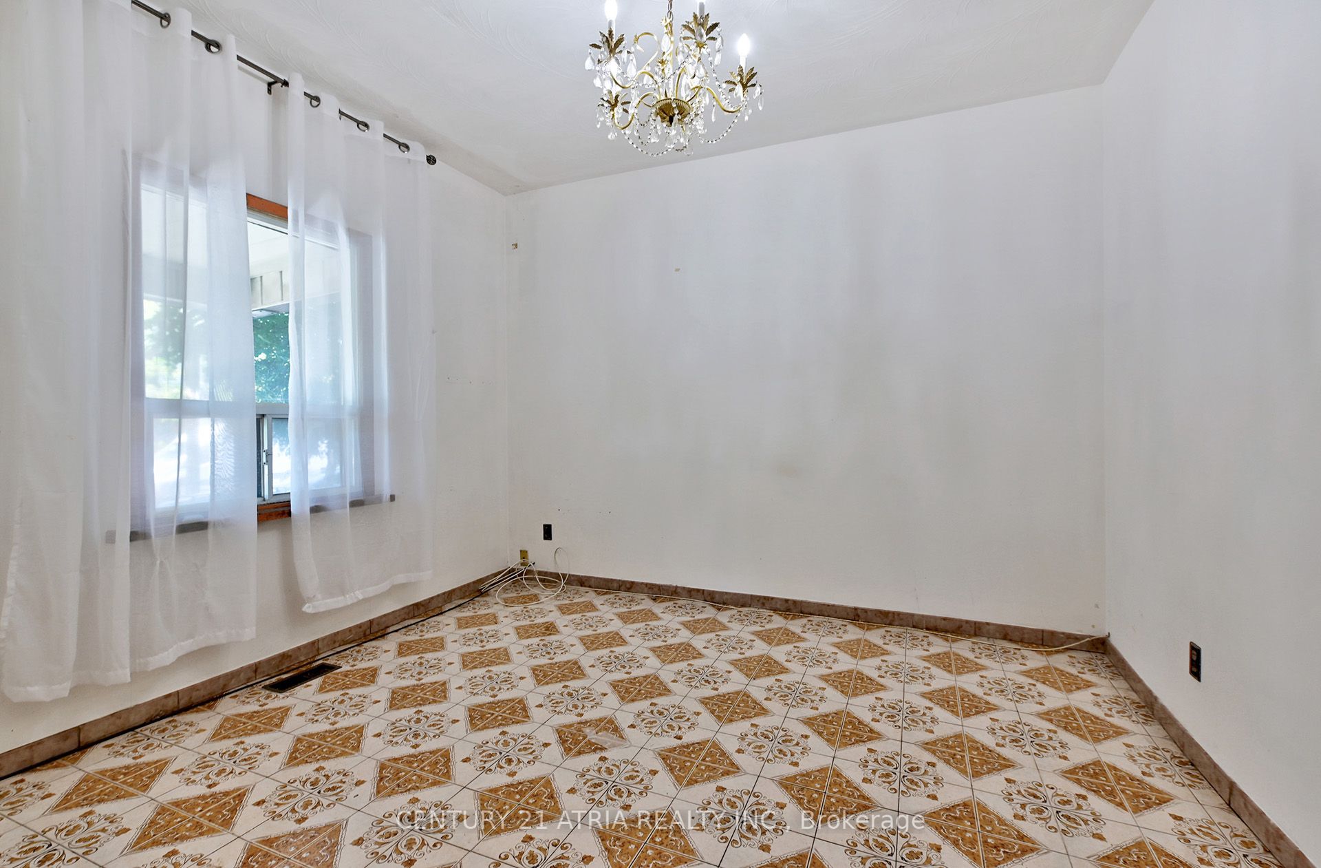 1195 Dovercourt Road Property Photo 4