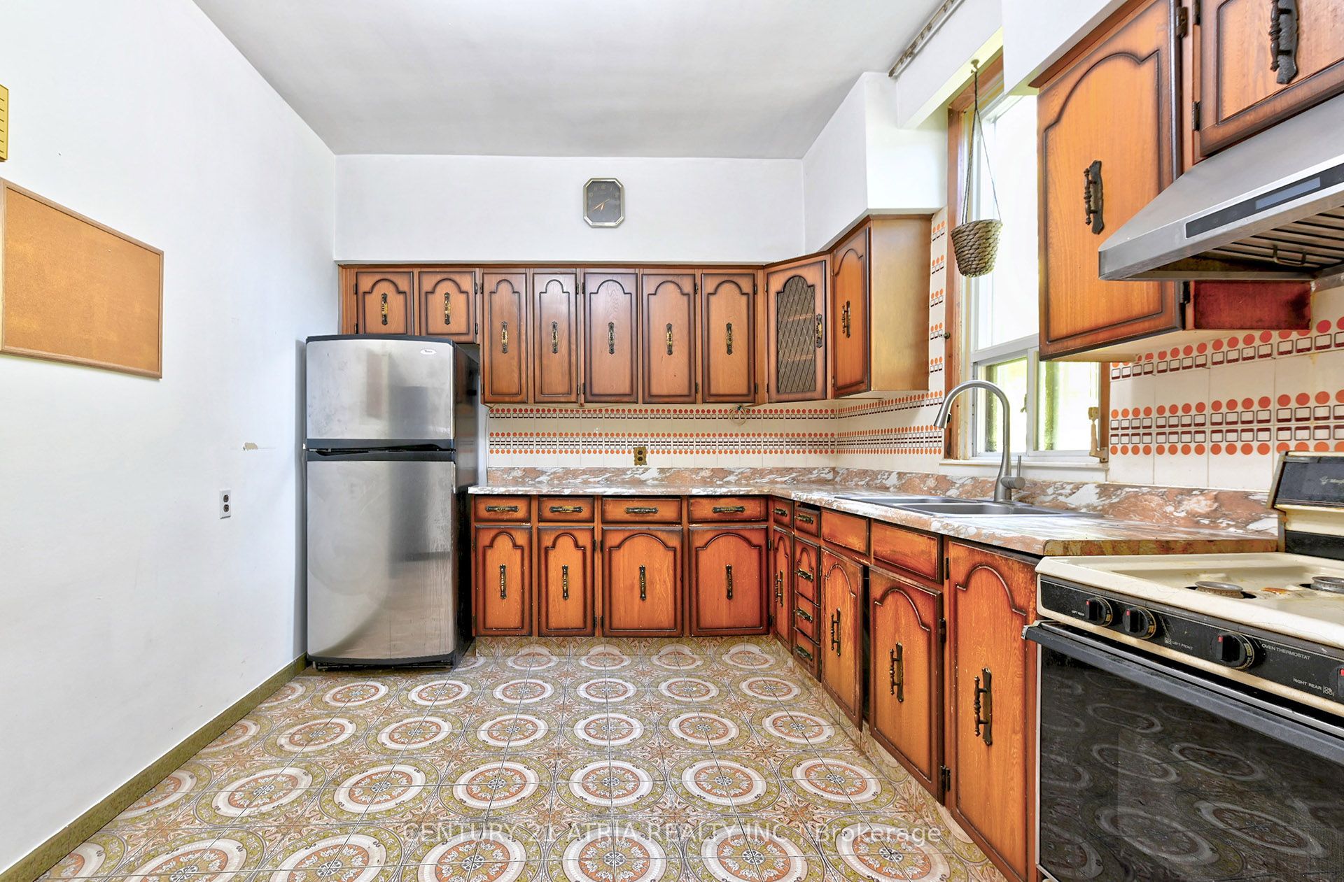 1195 Dovercourt Road Property Photo 9