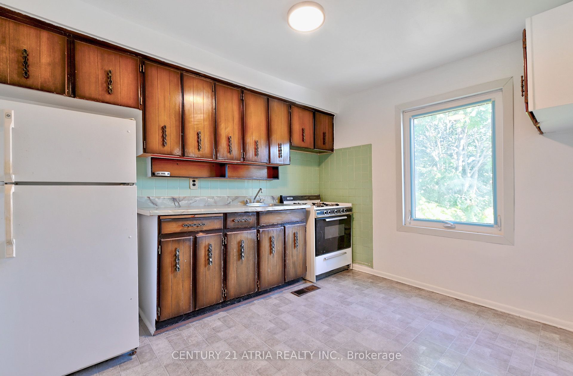 1195 Dovercourt Road Property Photo 14