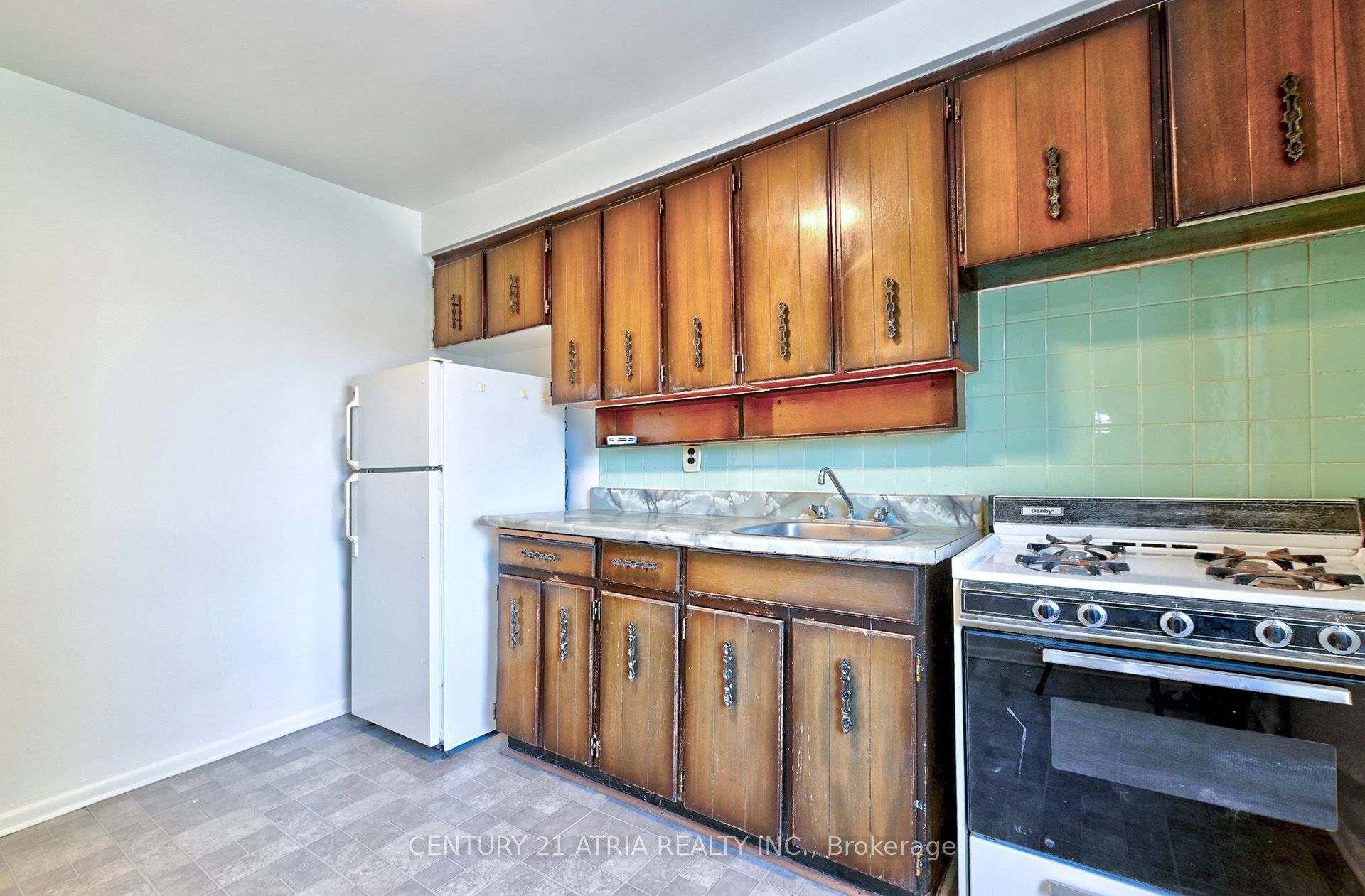 1195 Dovercourt Road Property Photo 15