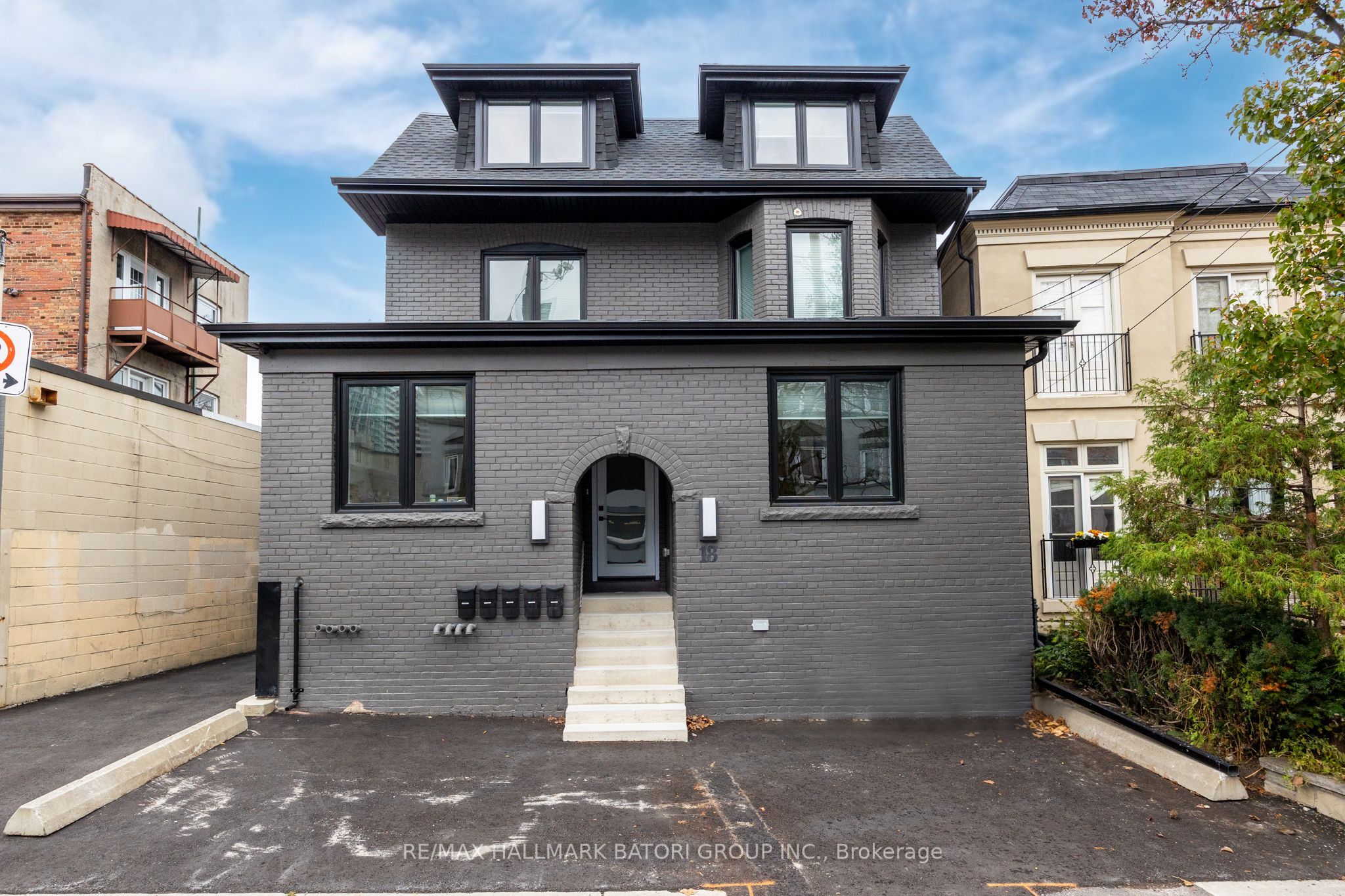 18 Keewatin Avenue Lower Property Photo 1