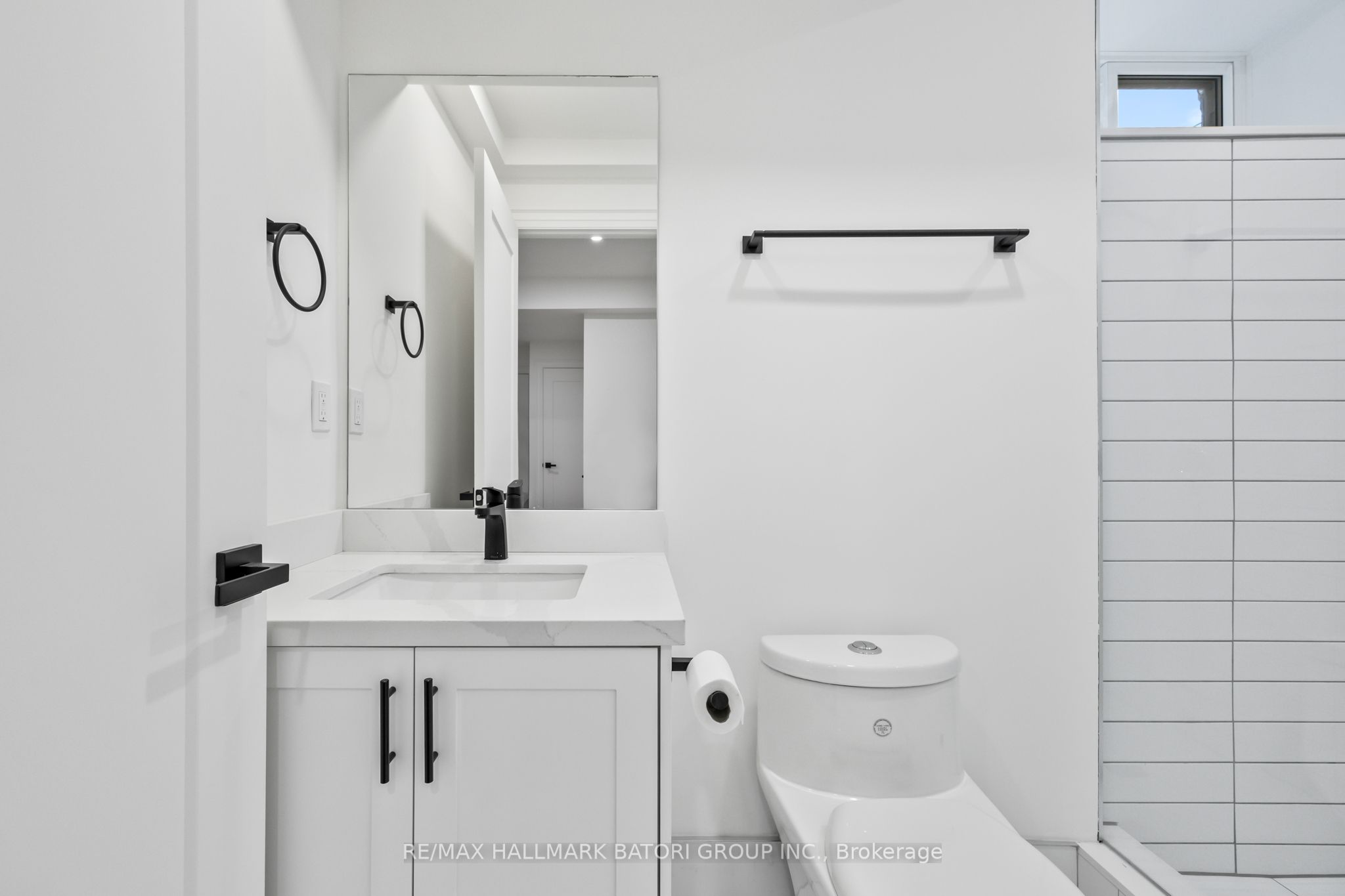 18 Keewatin Avenue Lower Property Photo 4