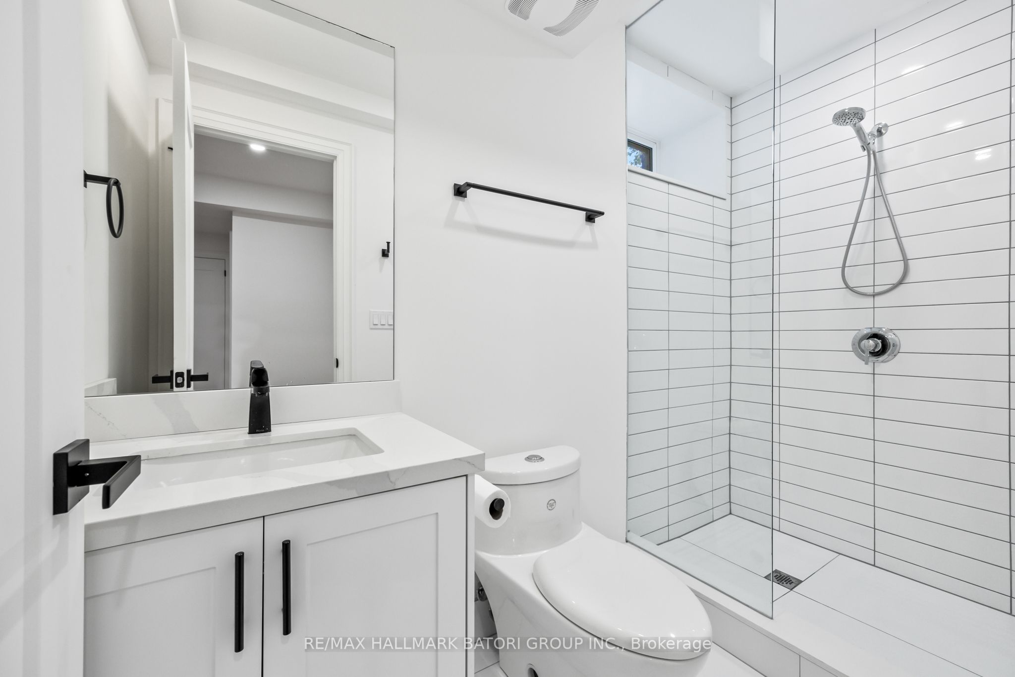 18 Keewatin Avenue Lower Property Photo 5