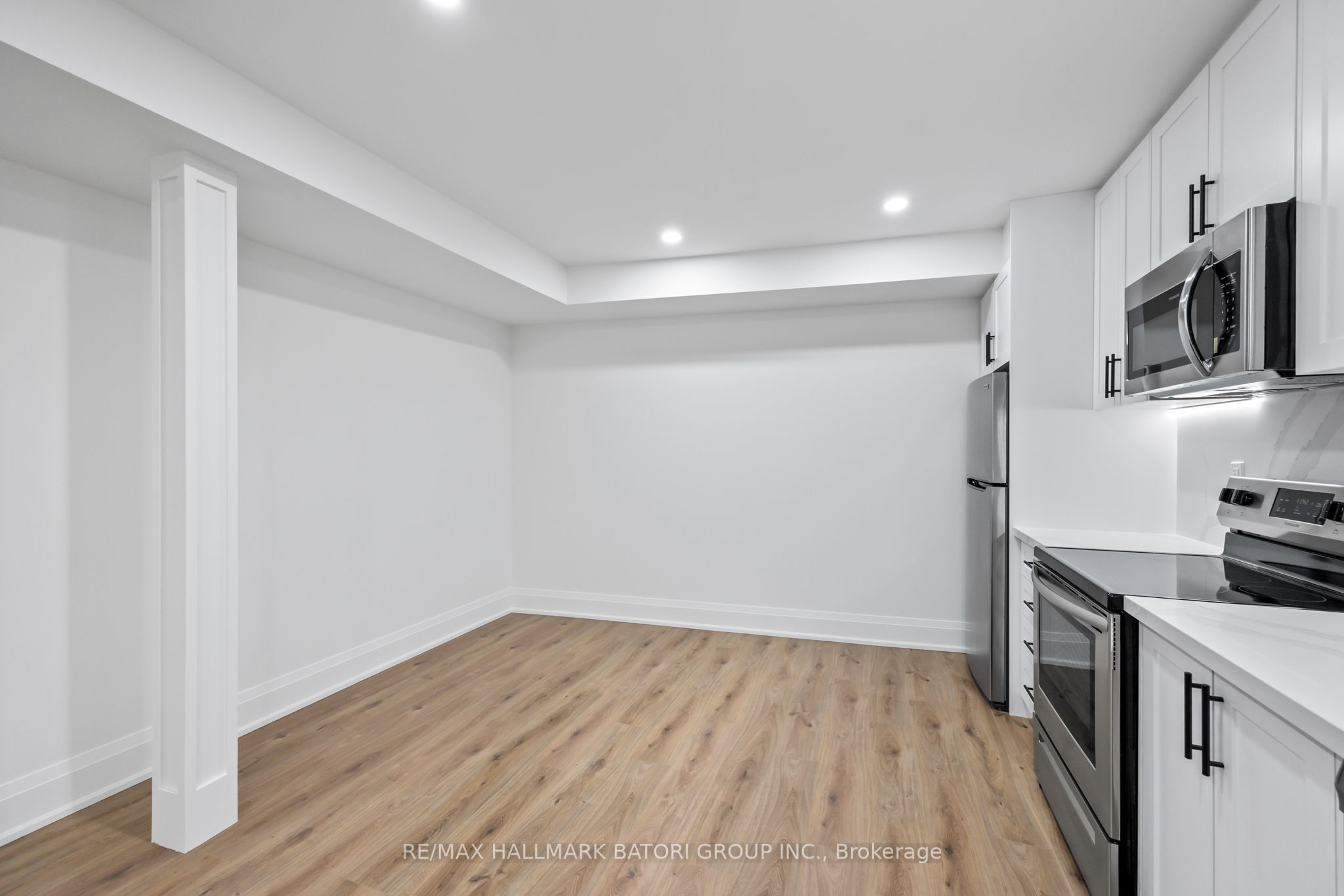 18 Keewatin Avenue Lower Property Photo 6