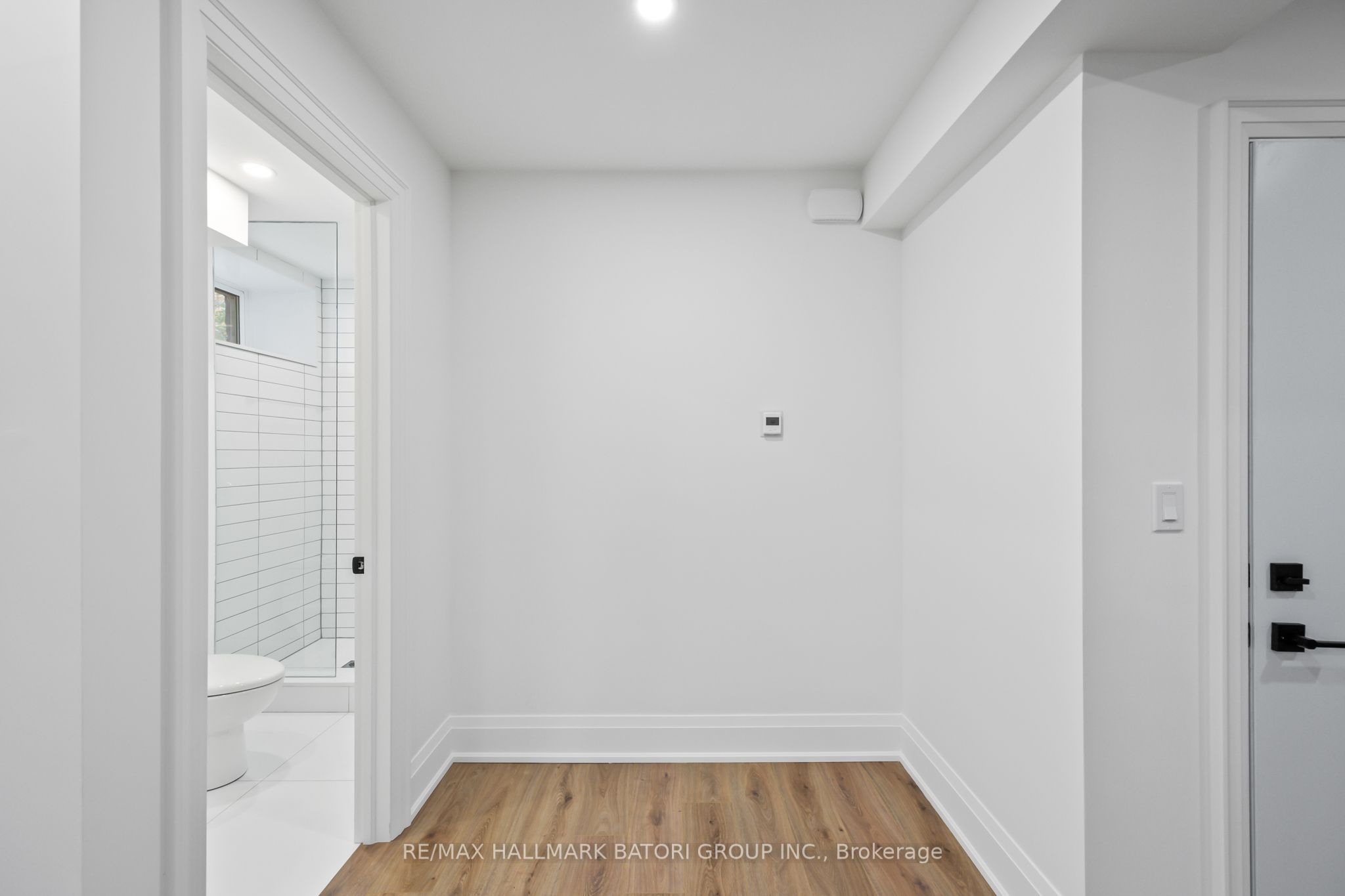 18 Keewatin Avenue Lower Property Photo 7