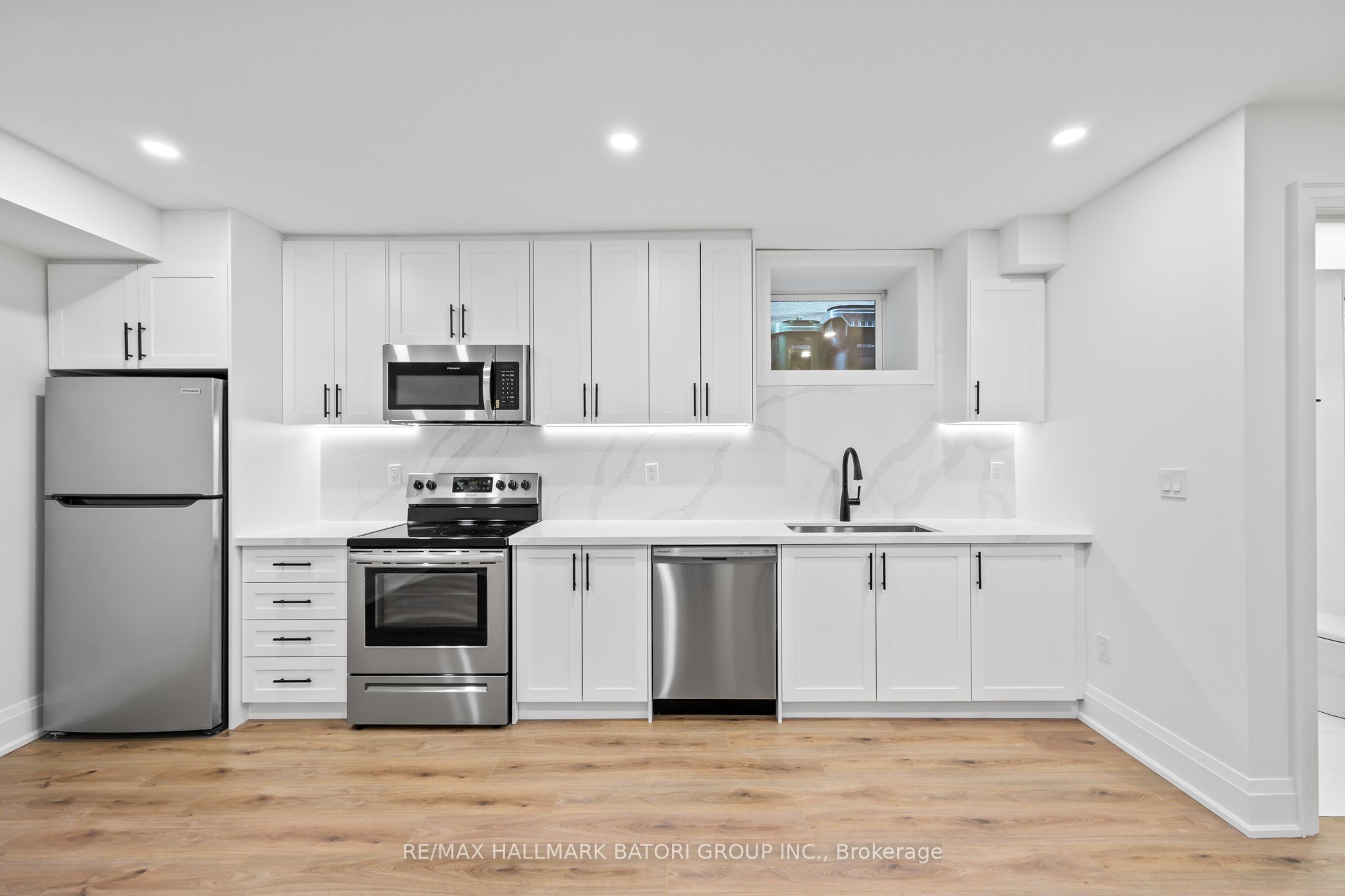 18 Keewatin Avenue Lower Property Photo 12