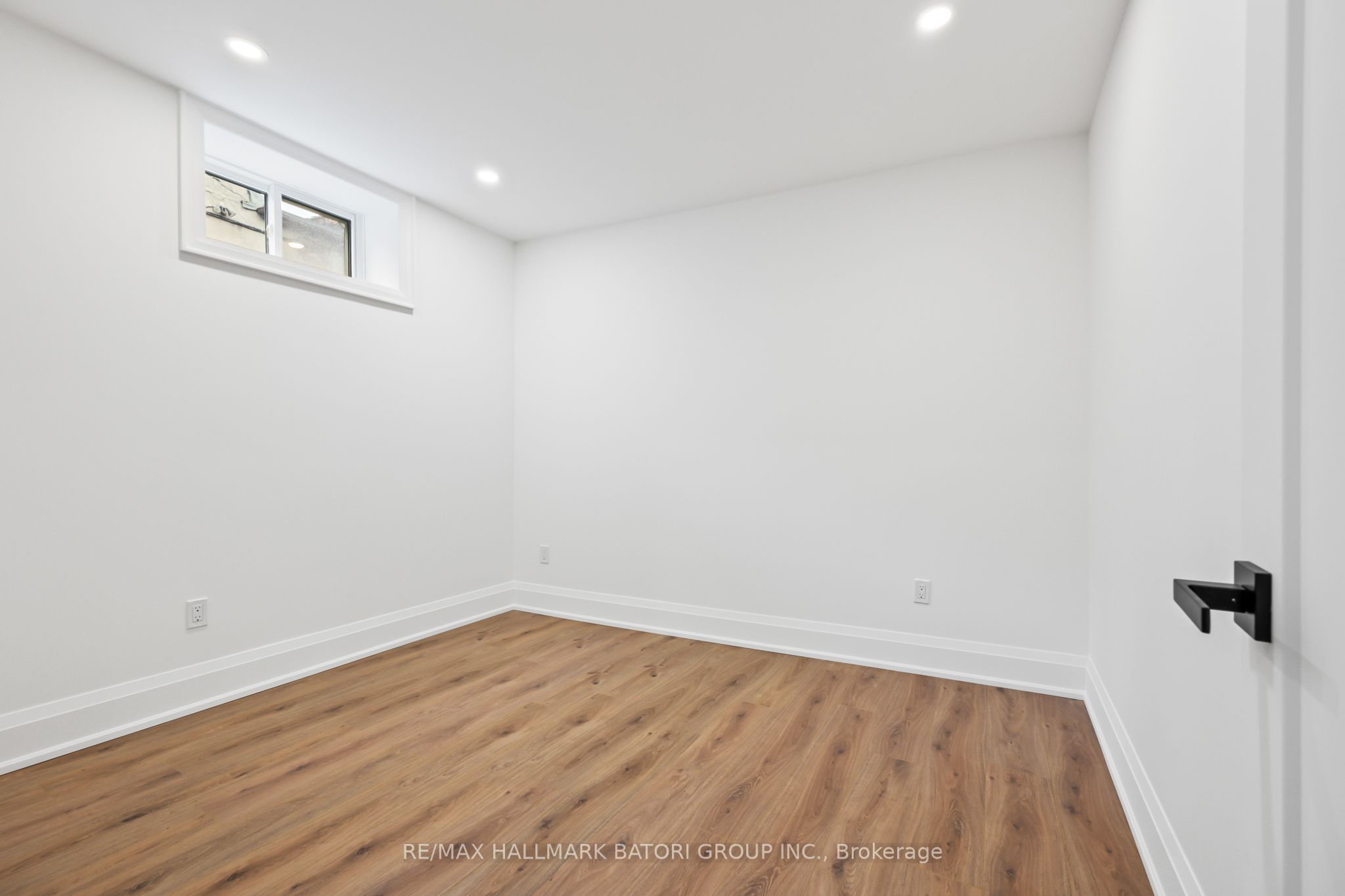 18 Keewatin Avenue Lower Property Photo 15