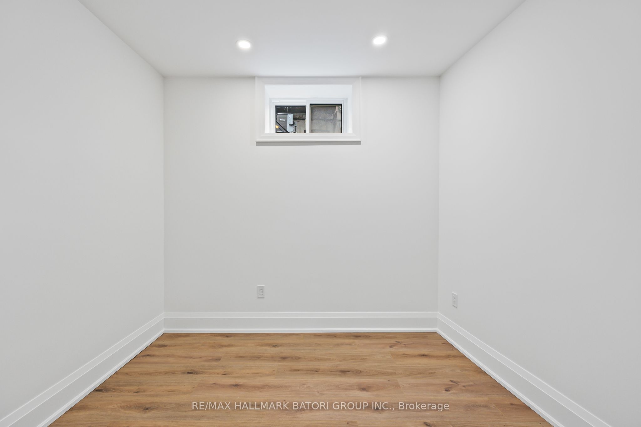 18 Keewatin Avenue Lower Property Photo 16