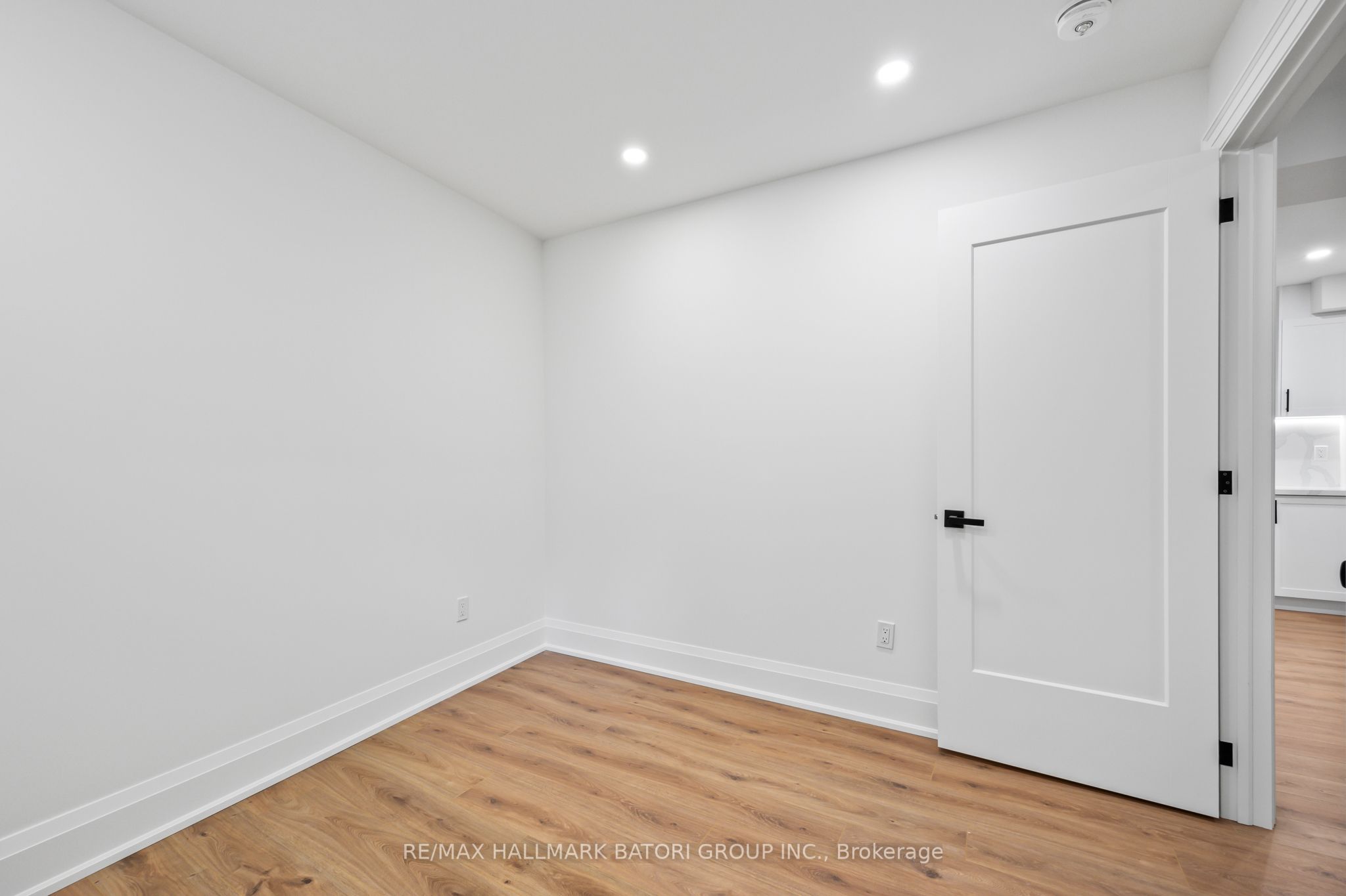 18 Keewatin Avenue Lower Property Photo 17