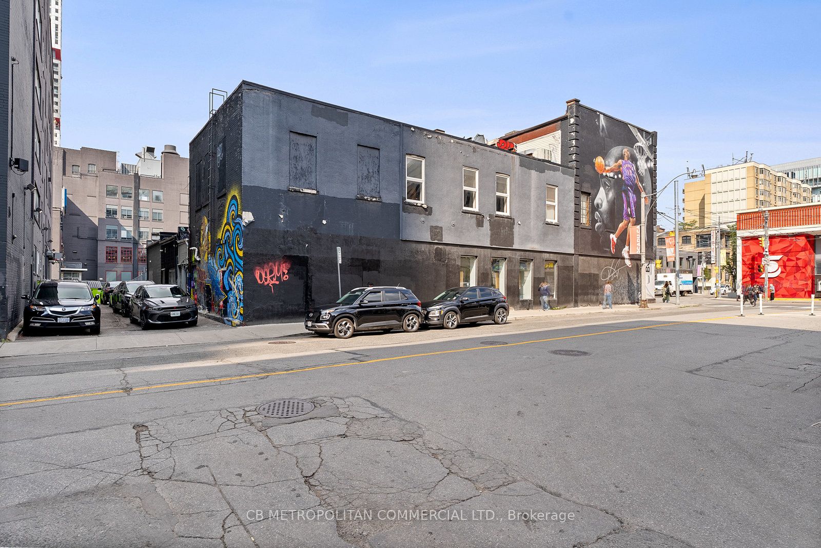 269 Queen Street W Property Photo 4